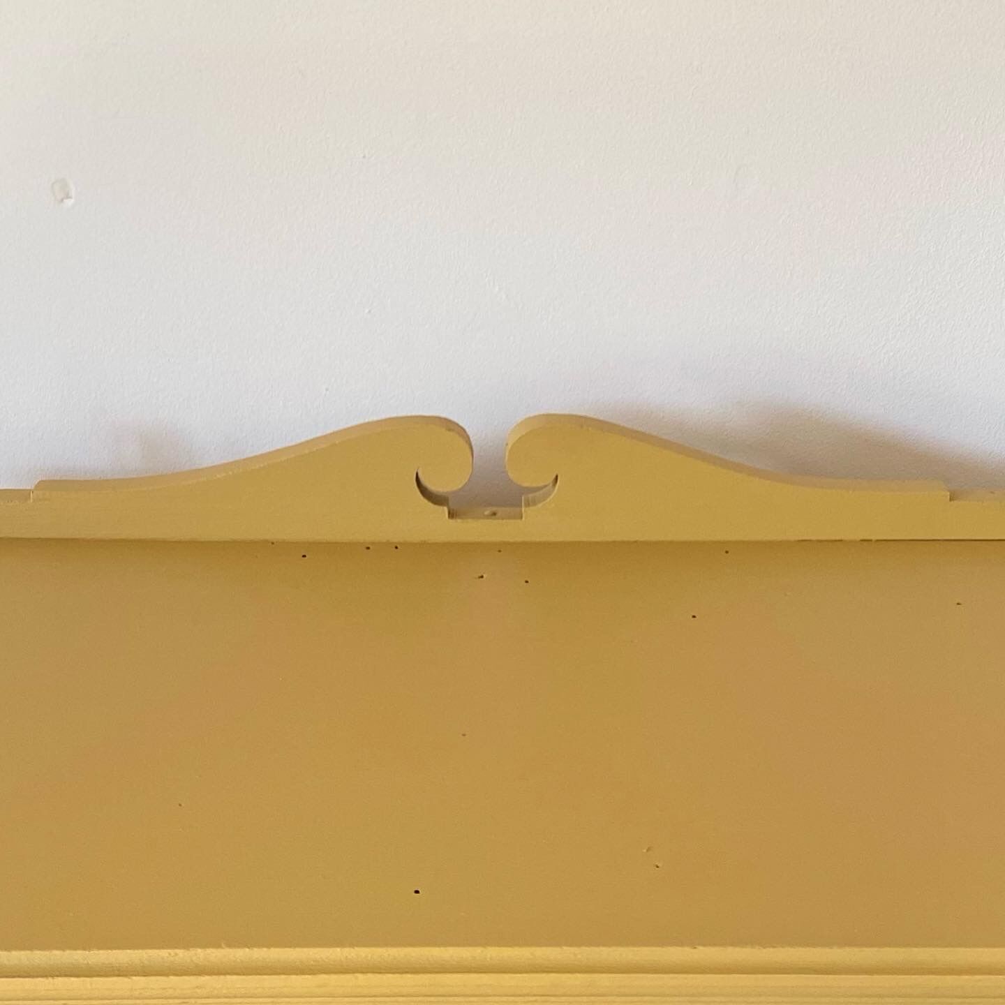 Fine yellow shelf XIXth