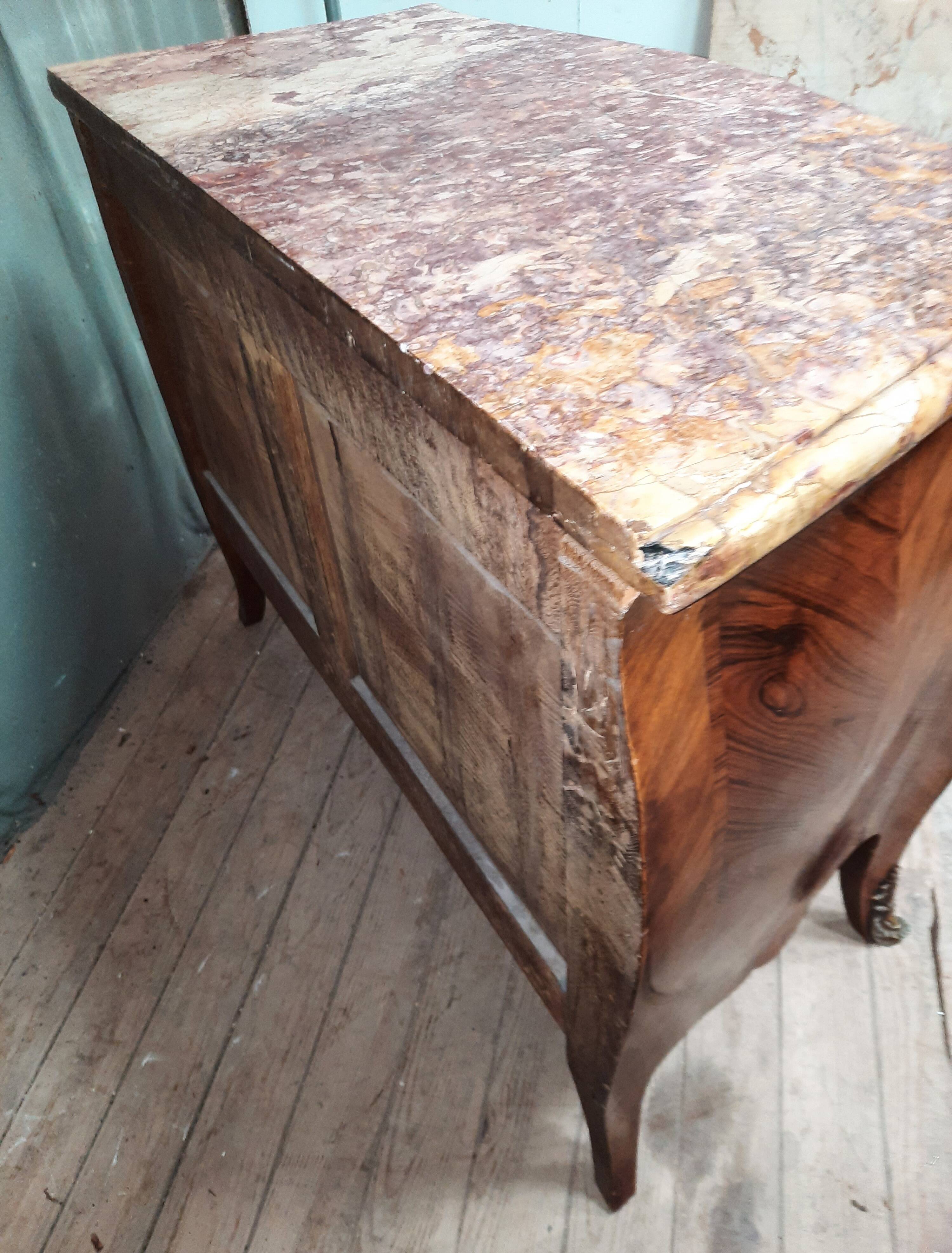 Louis XV style chest of drawers in veneer