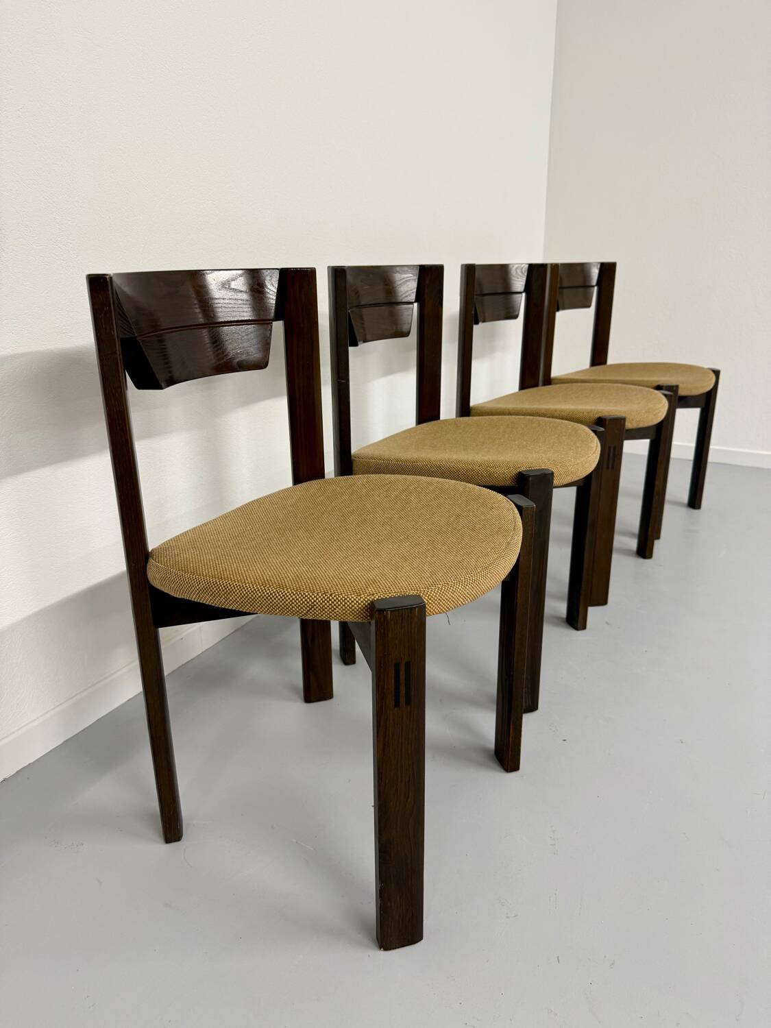 Set of 4 Girsberger Scandinavian style chairs from the 80s, vintage wood