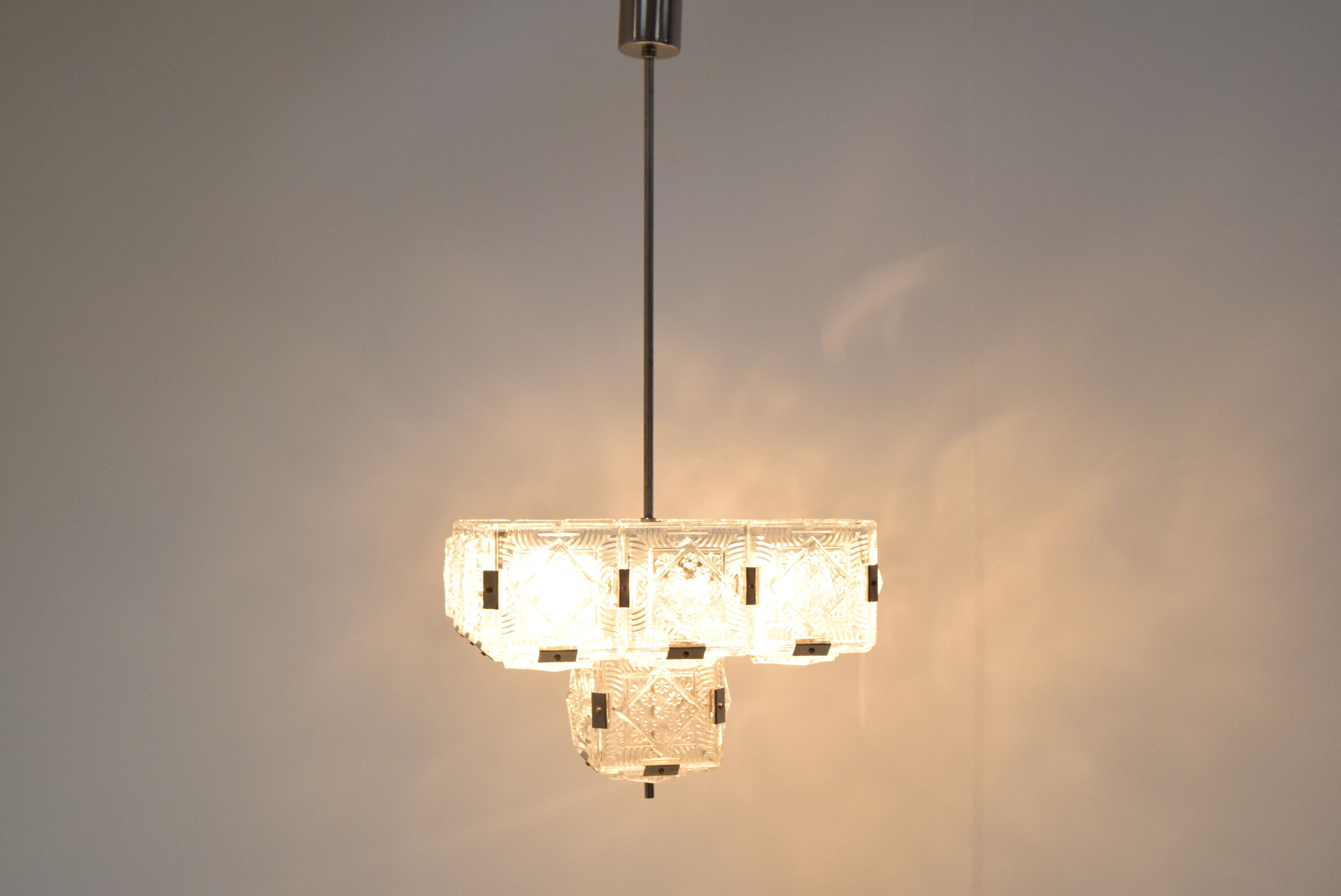 Mid-century glass pendant by Jaroslav Bejvl for Kamenicky Senov années 1960