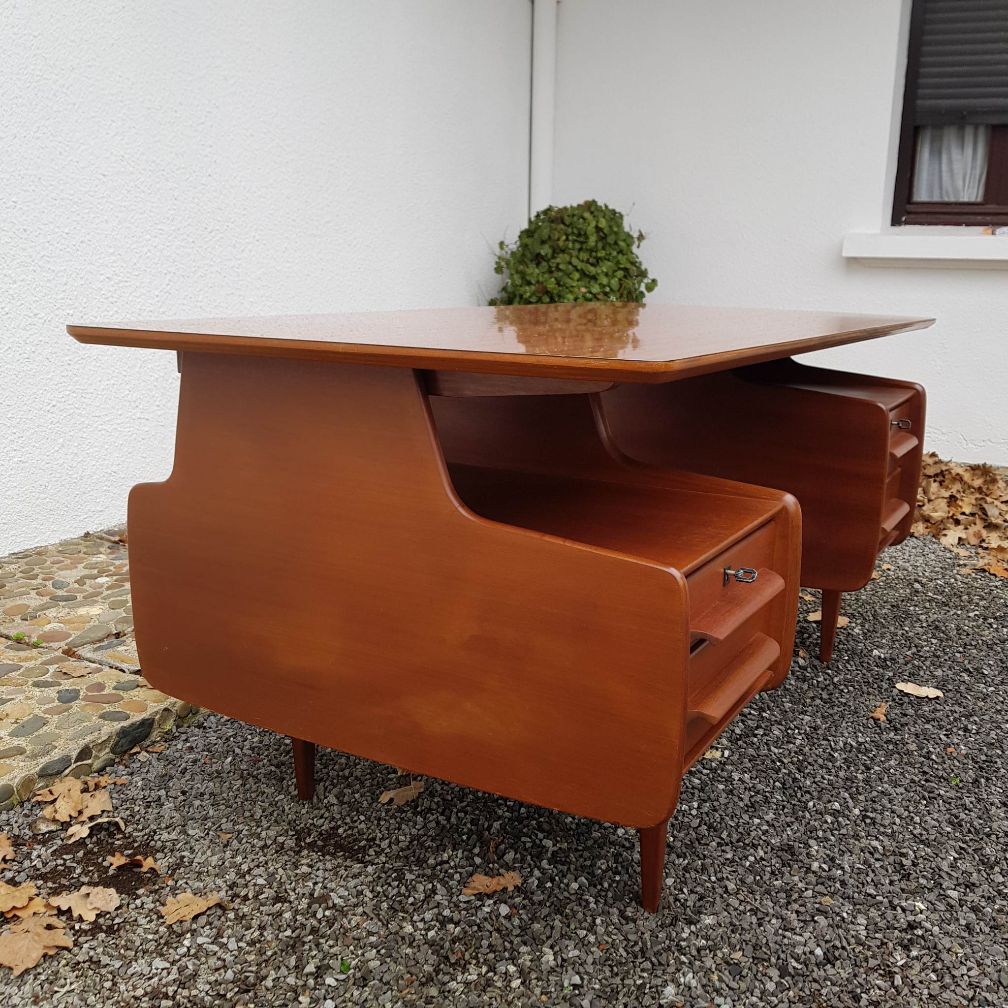 Executive Office Jacques Hauville edit by Bema 50