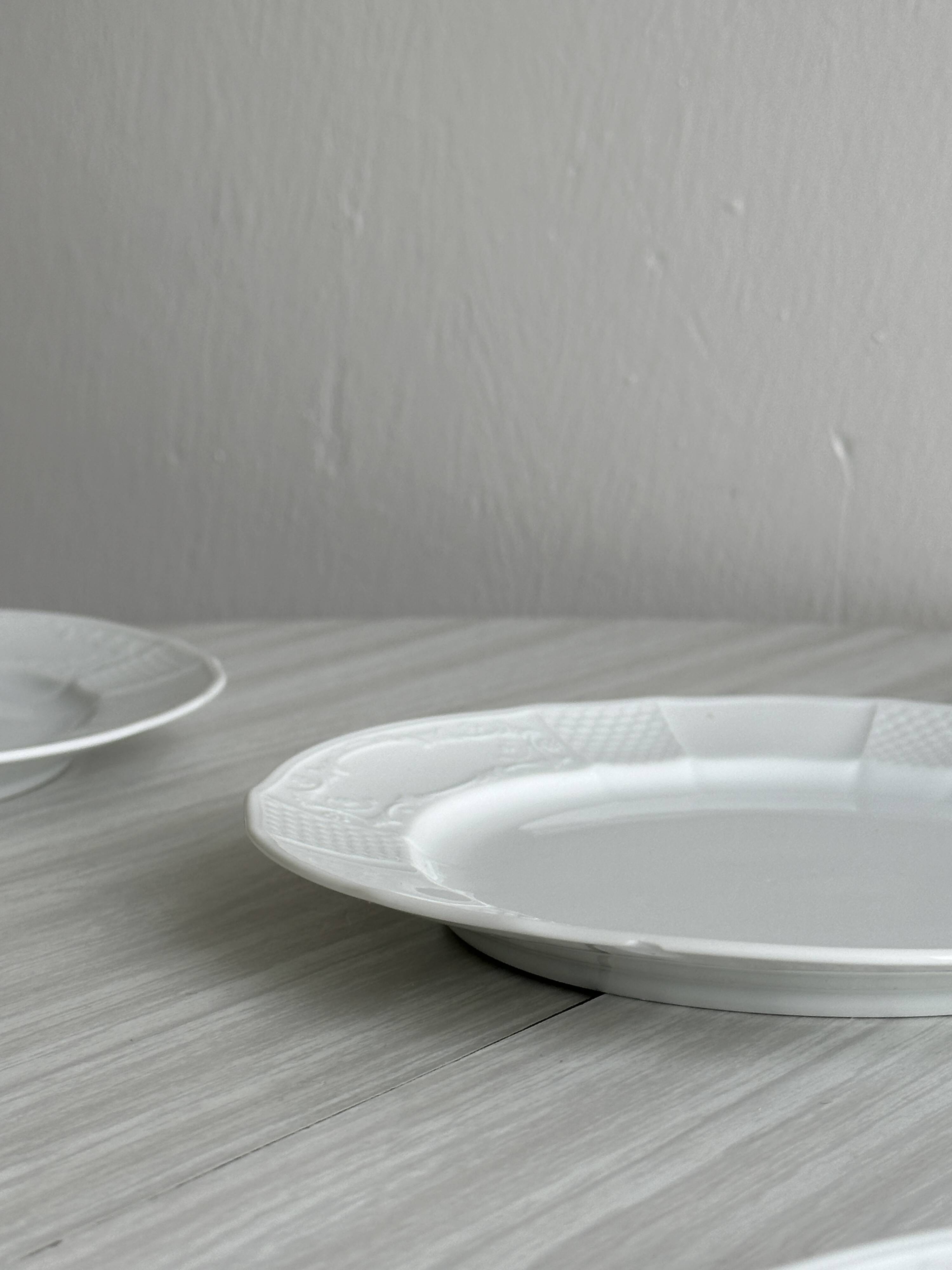 6 assiettes plates en porcelaine blanche