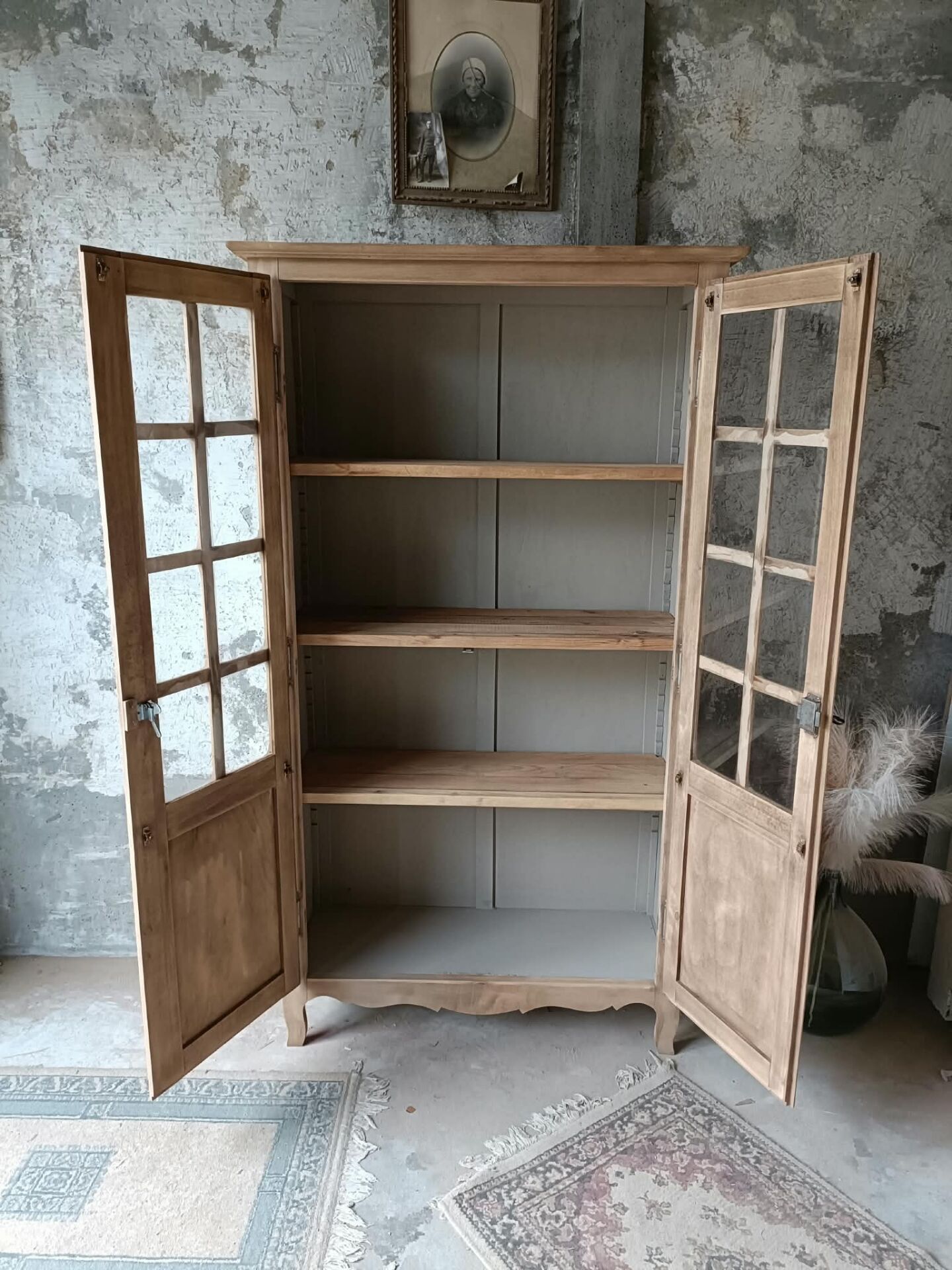 Parisian display cabinet