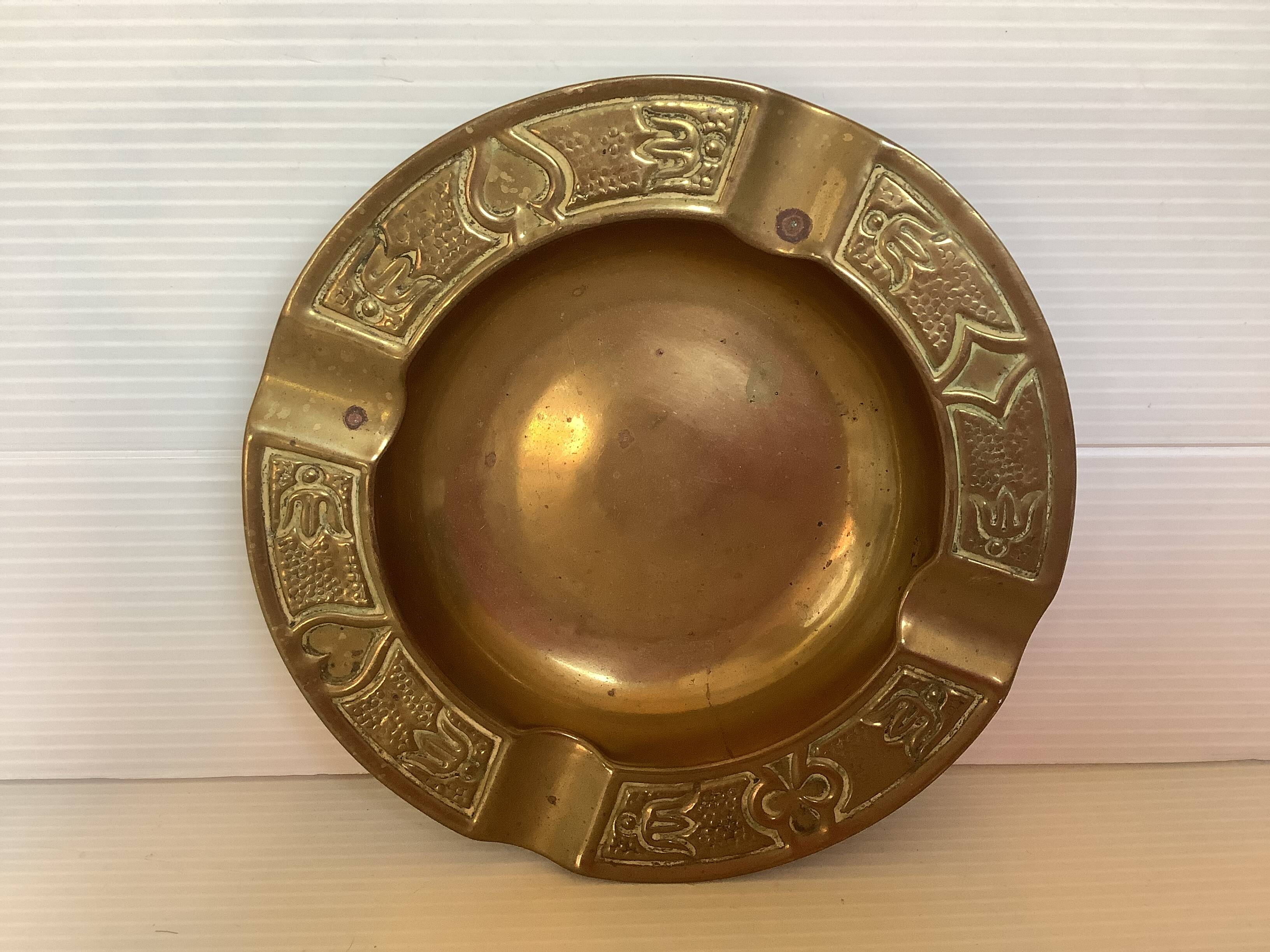 Ashtray card game display tray