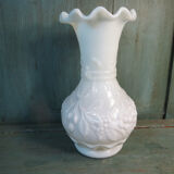 Opaline de foire vase ancien papillon fruit