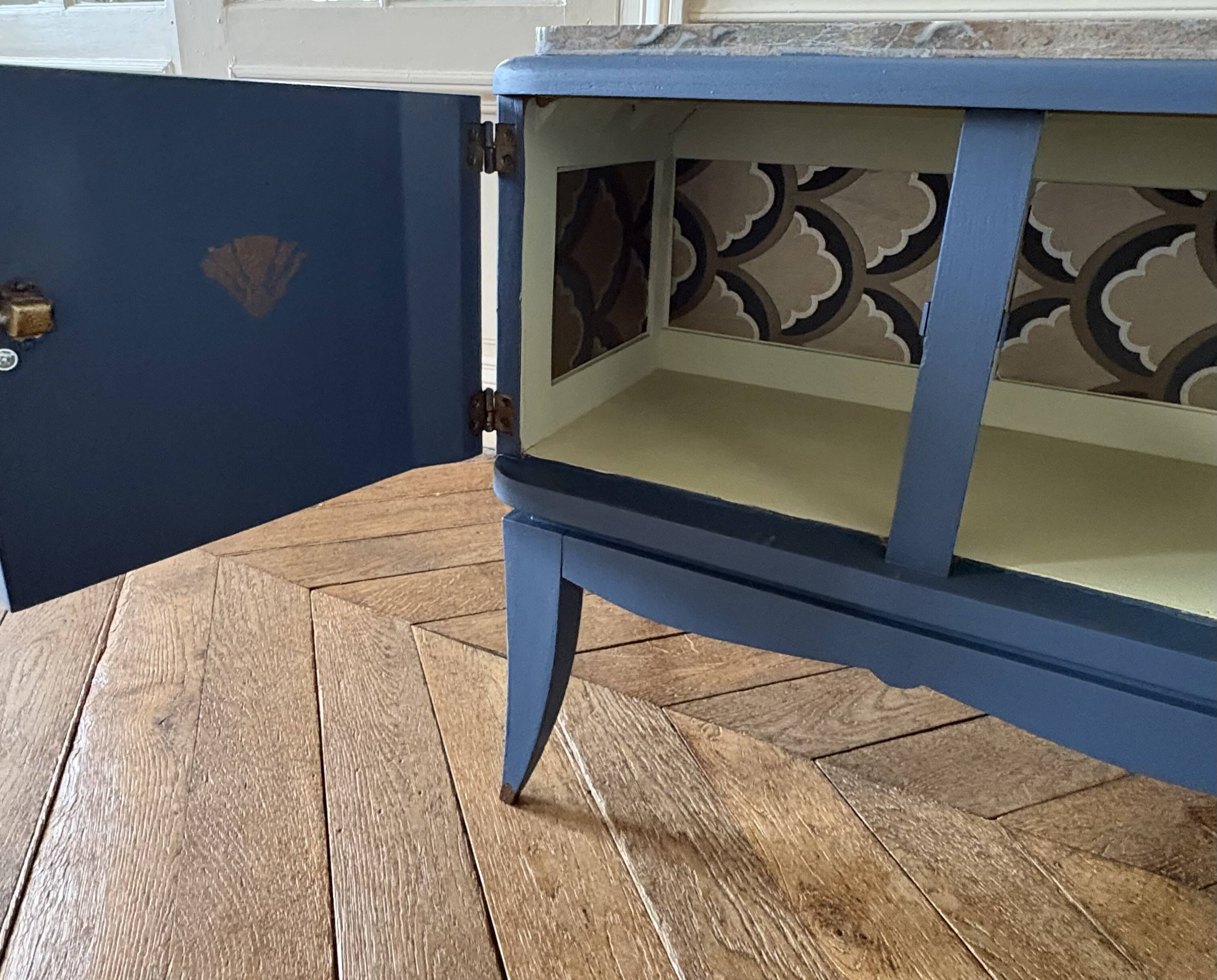 Petit meuble d'appoint art déco. Pièce unique