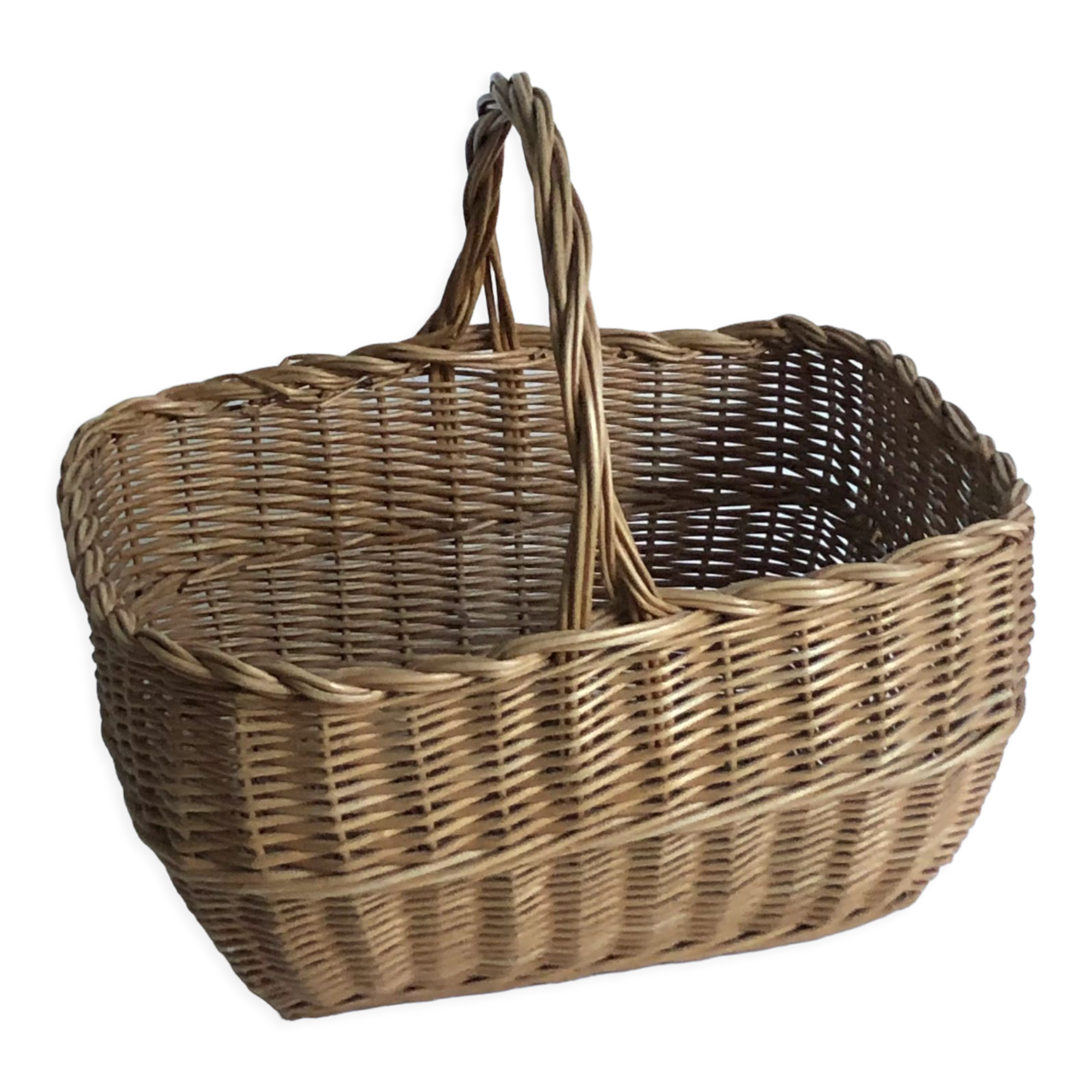 Woven wicker basket