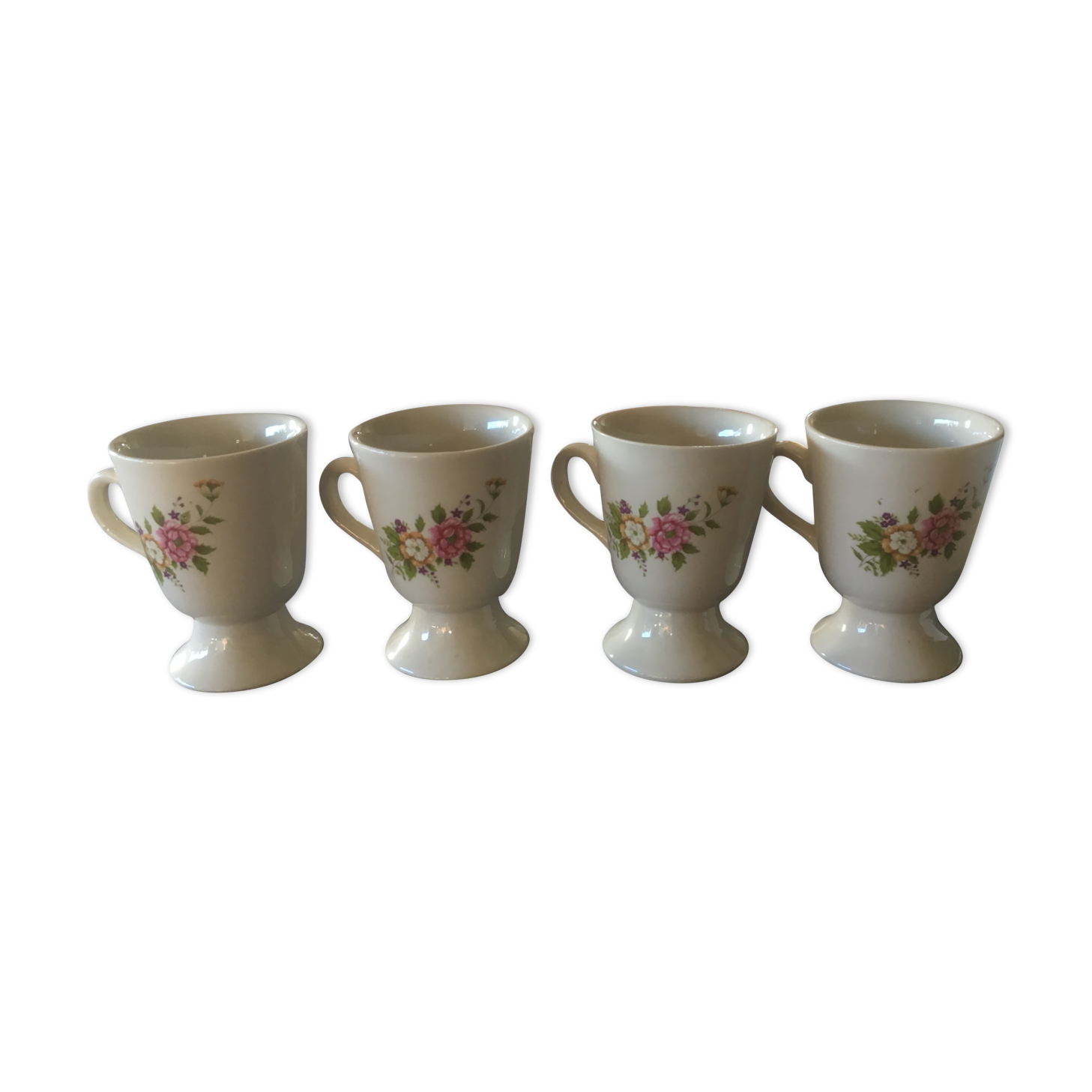 4 flowery coffee cups