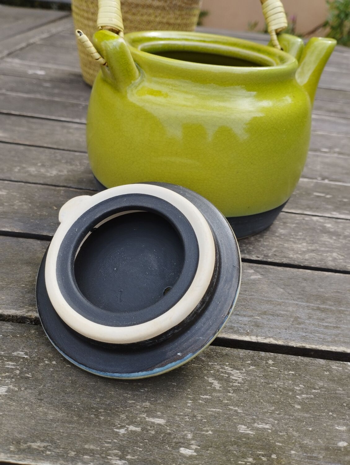 Anise green ceramic teapot, bamboo handle