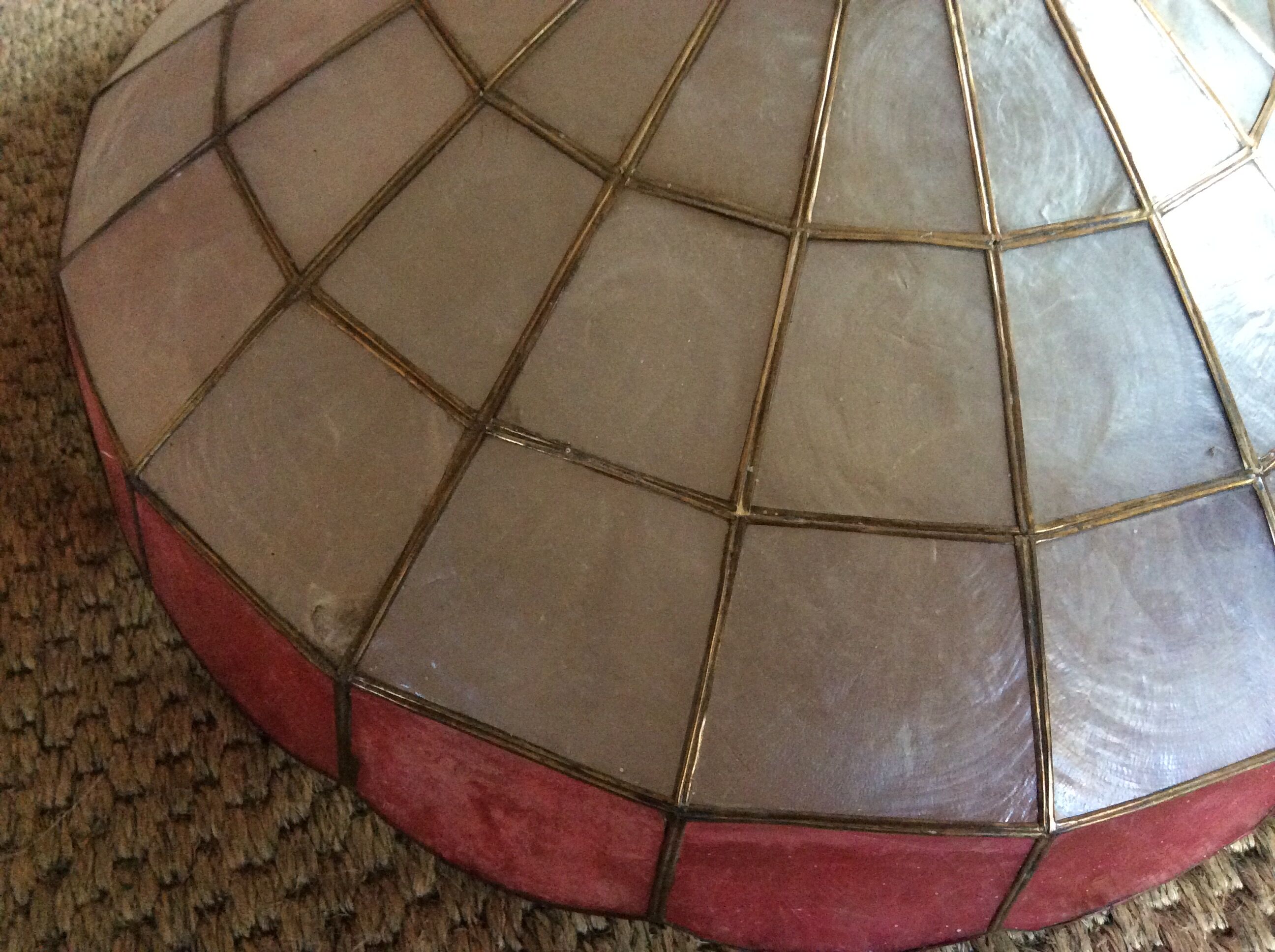 Mother-of-pearl suspension