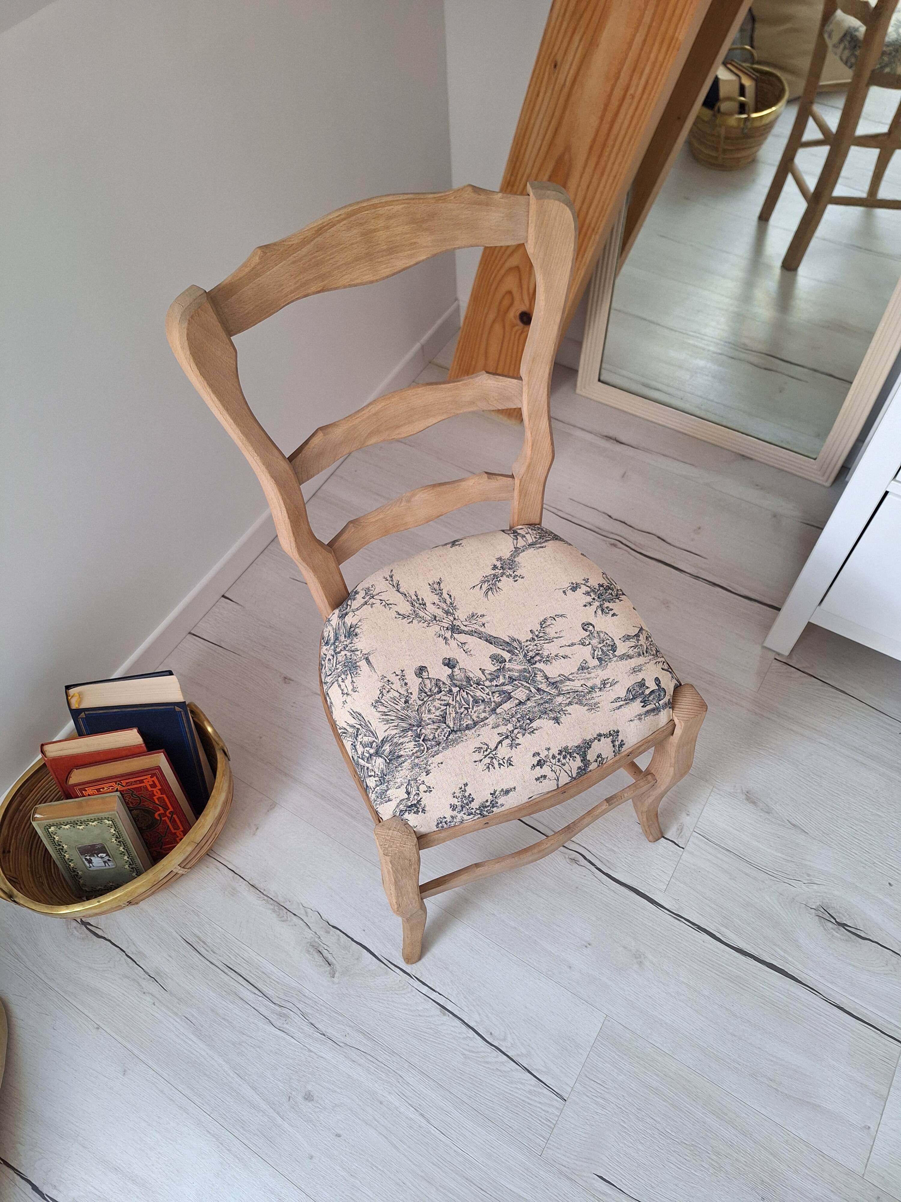 Country chair in blue toile de Jouy