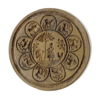 Artisanal carved solid wood underside with mountain décor - round chalet décor