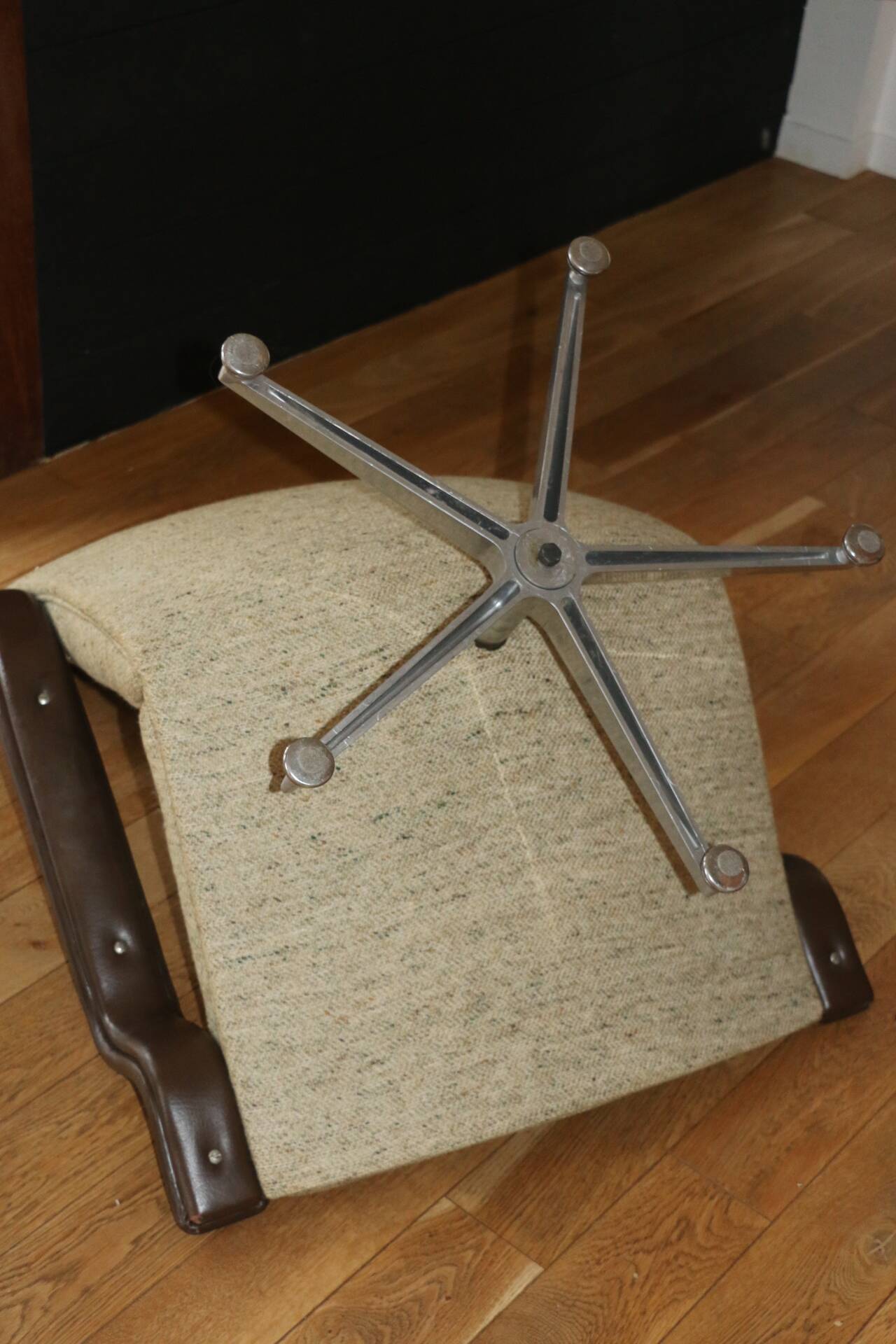 F140 Geoffroy Harcourt armchair