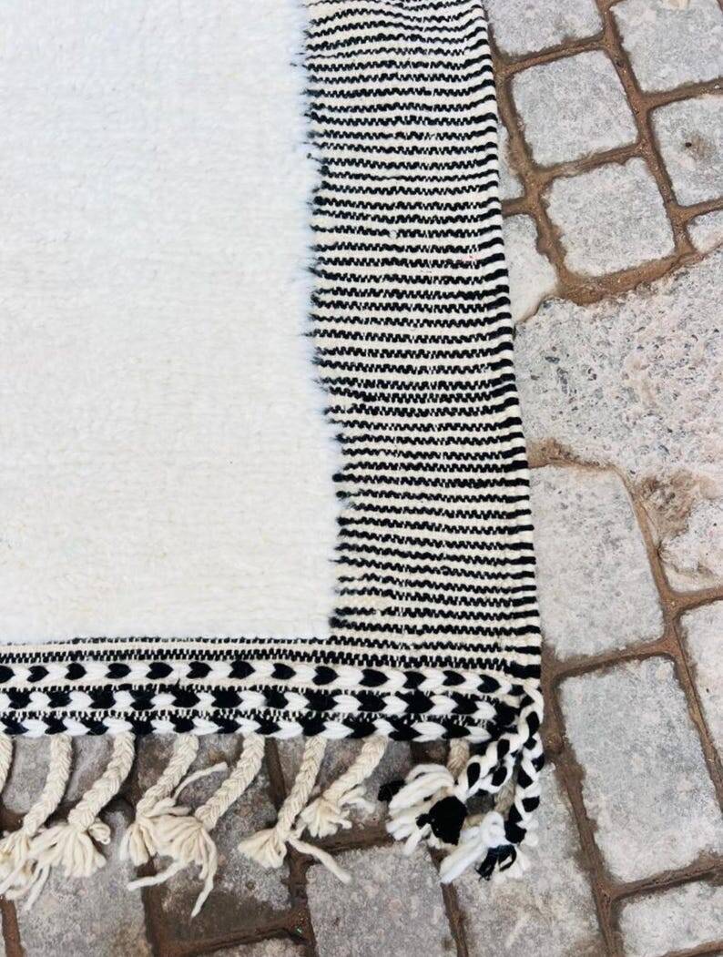 Traditional handmade Berber carpet 250cmx150cm