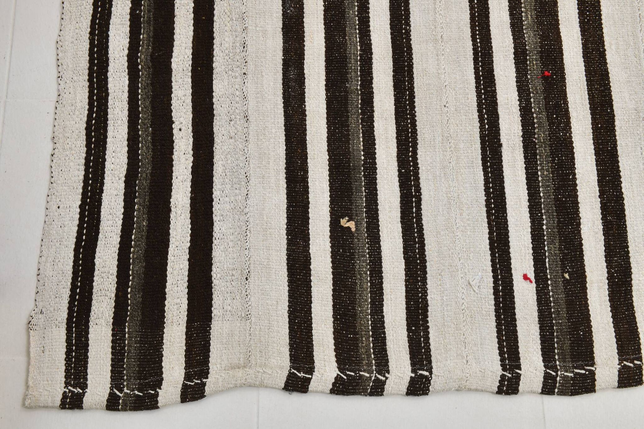Tapis Kilim vintage rayé contemporain, 206 x 304 cm