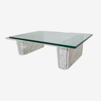 Coffee table in carrara marble and glass