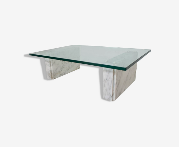 Table basse en marbre de carrare et verre