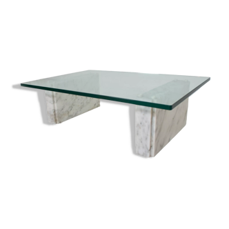 Coffee table in carrara marble and glass