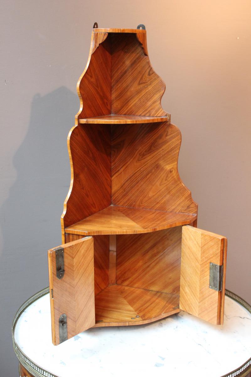 Corner Louis XV marquetry shelf