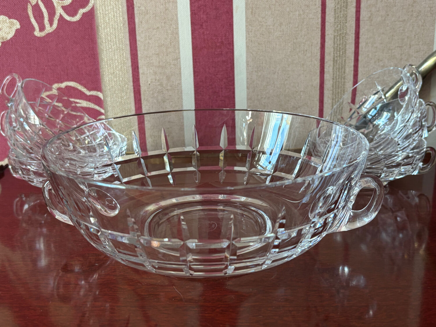 Cristallerie de Lorraine, 1 salad bowl and 6 bowls in chiseled crystal, punch service, ice service