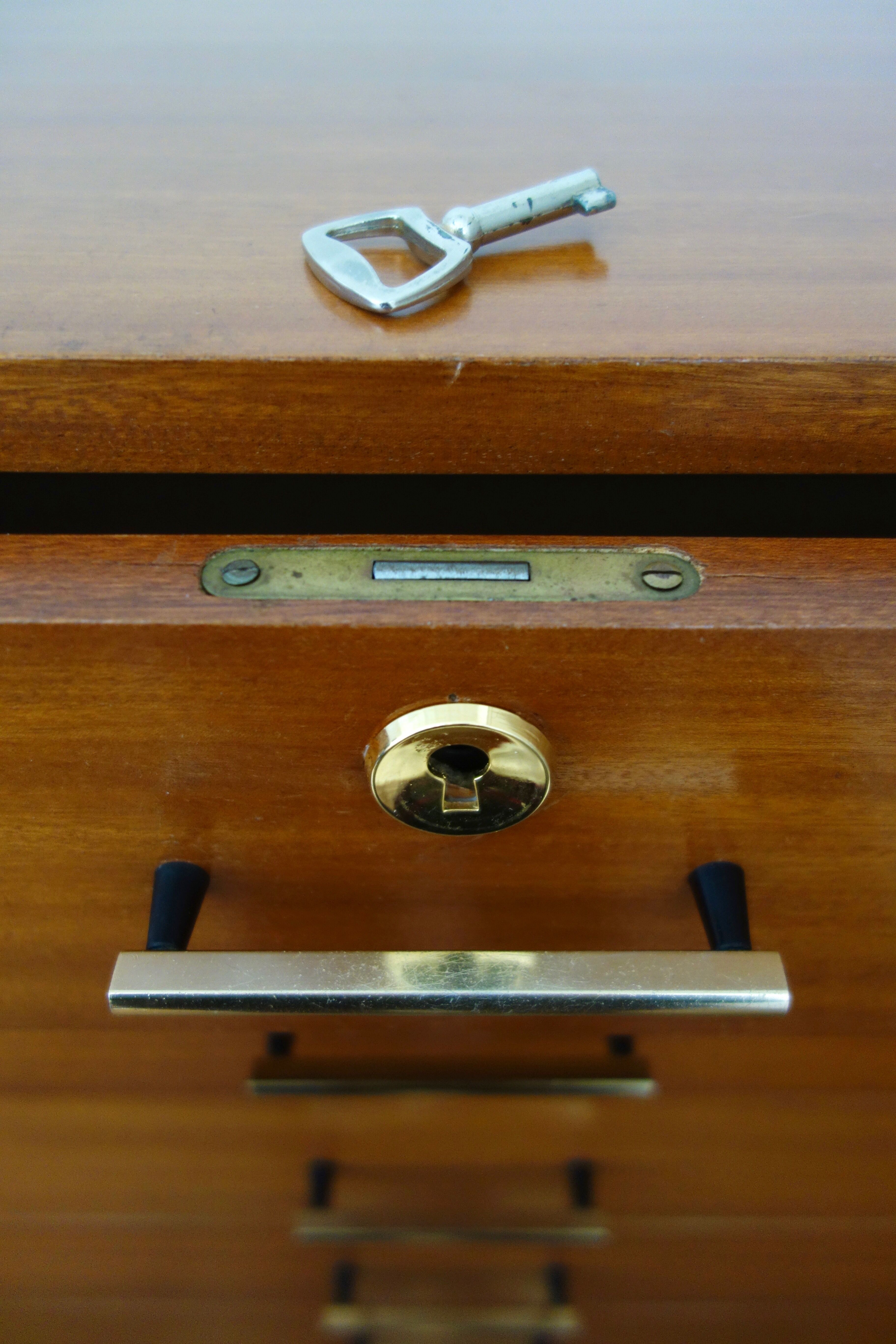 Chiffonier / semainier teak of the 1950s