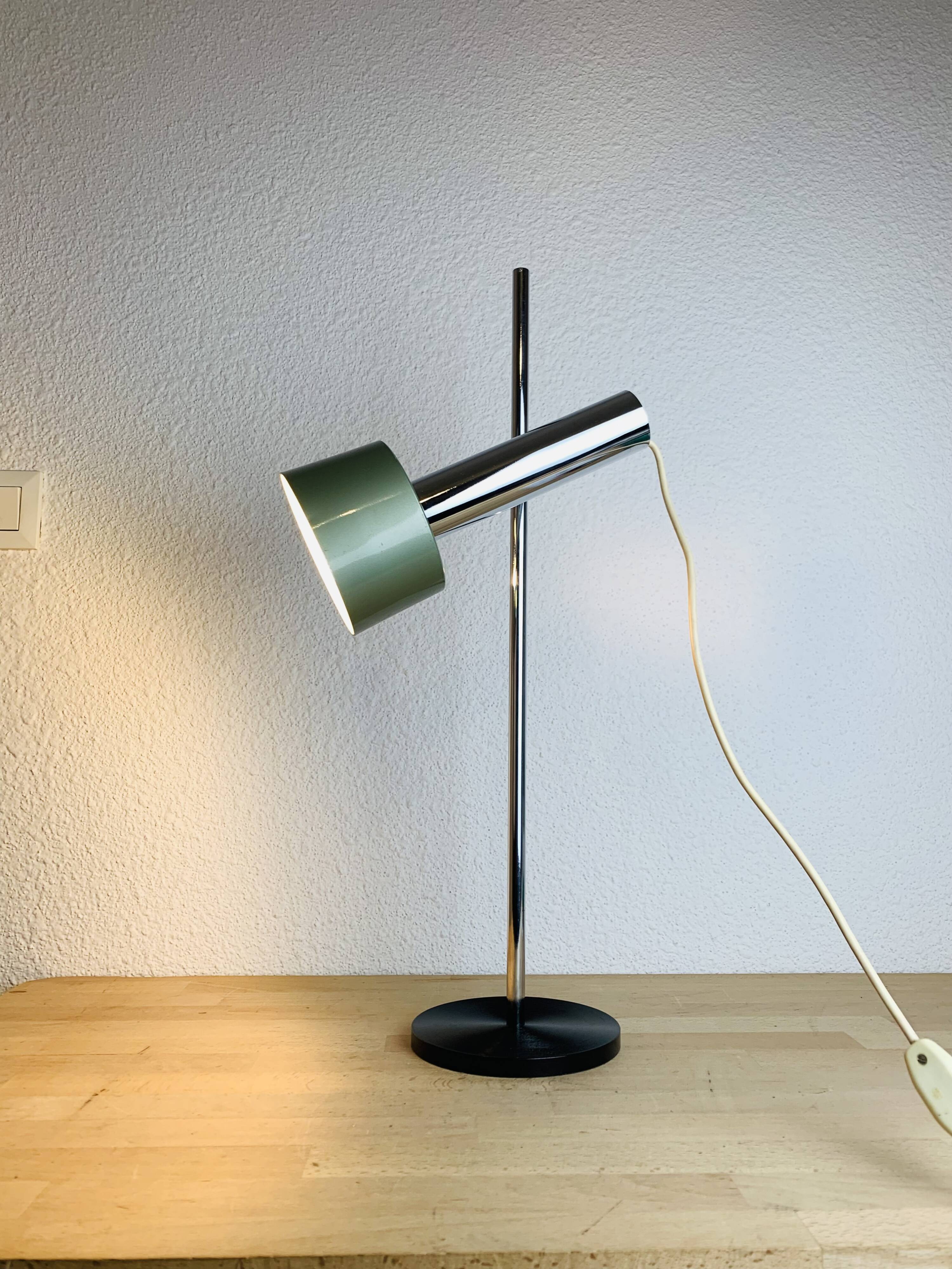 Lampe de bureau spot années 60 design Suisse