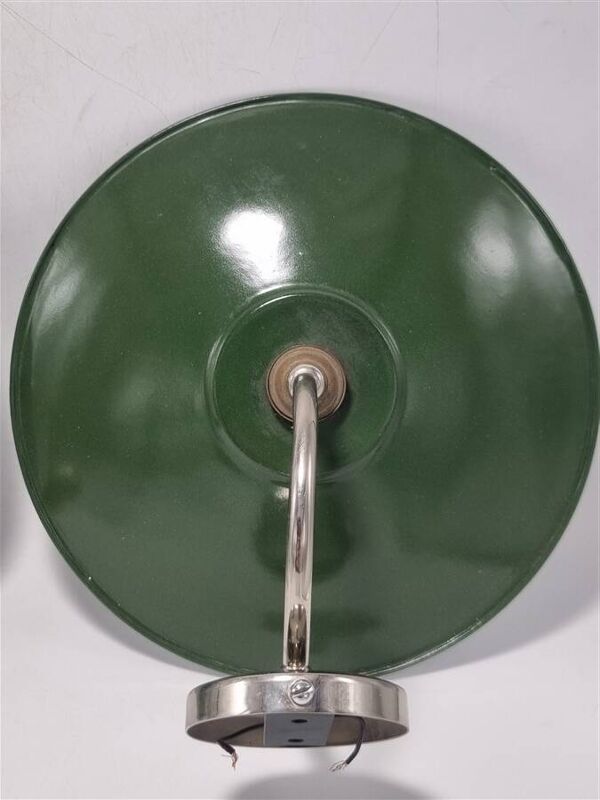 Paire d'appliques en tôle émaillée