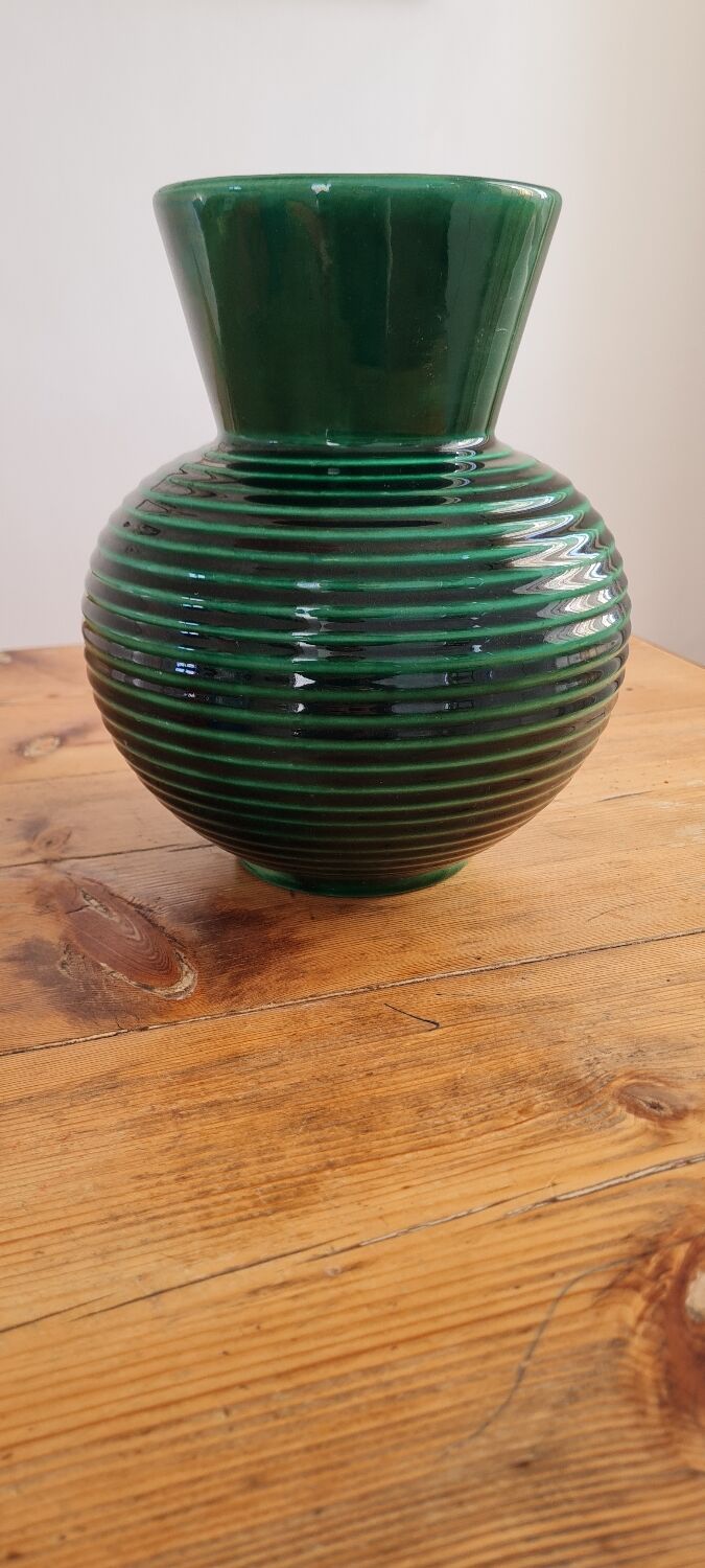 Vase en faïence émaillé vert