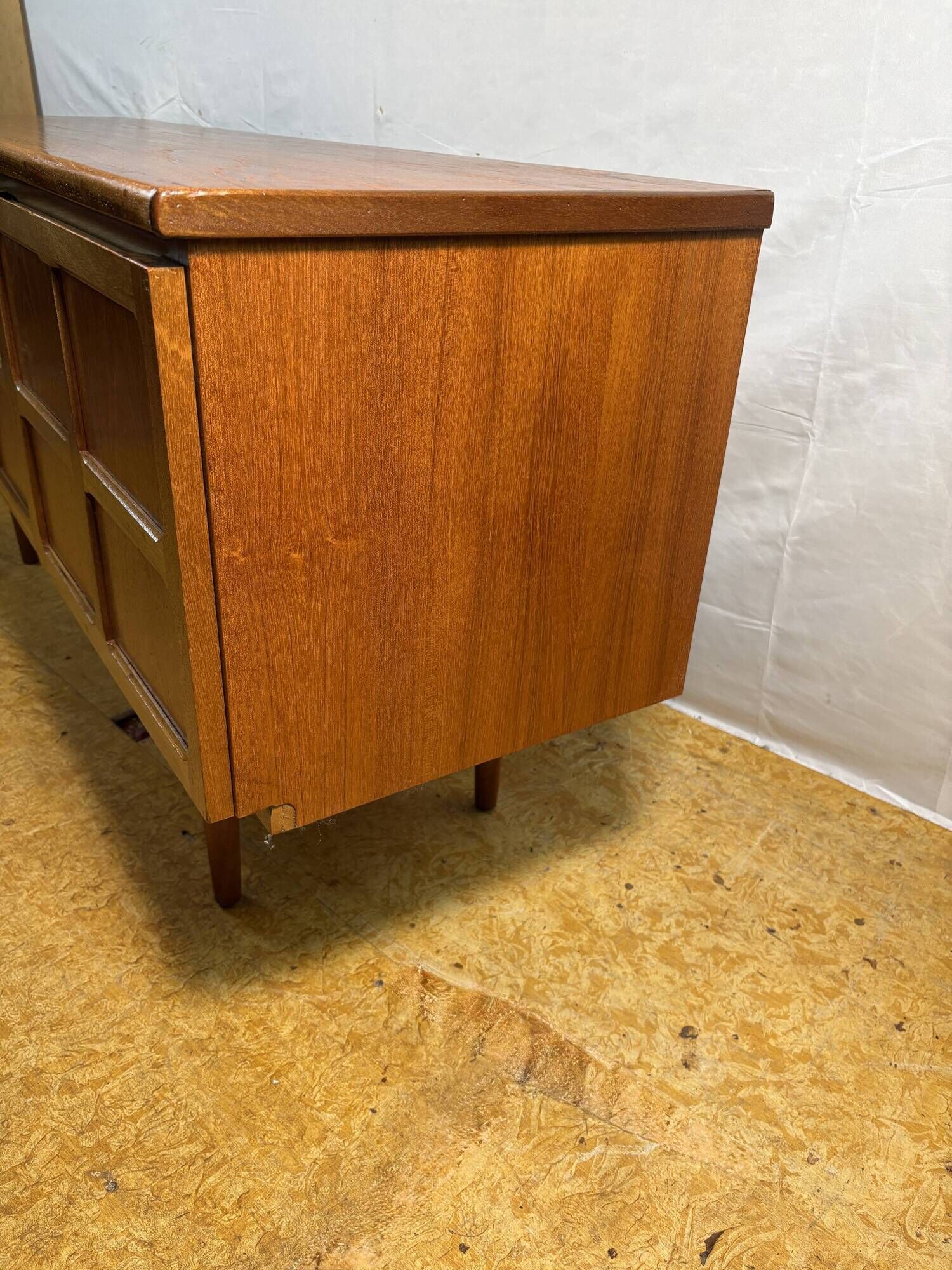Enfilade en teck rétro des années 60 par Nathan. Un classique et très