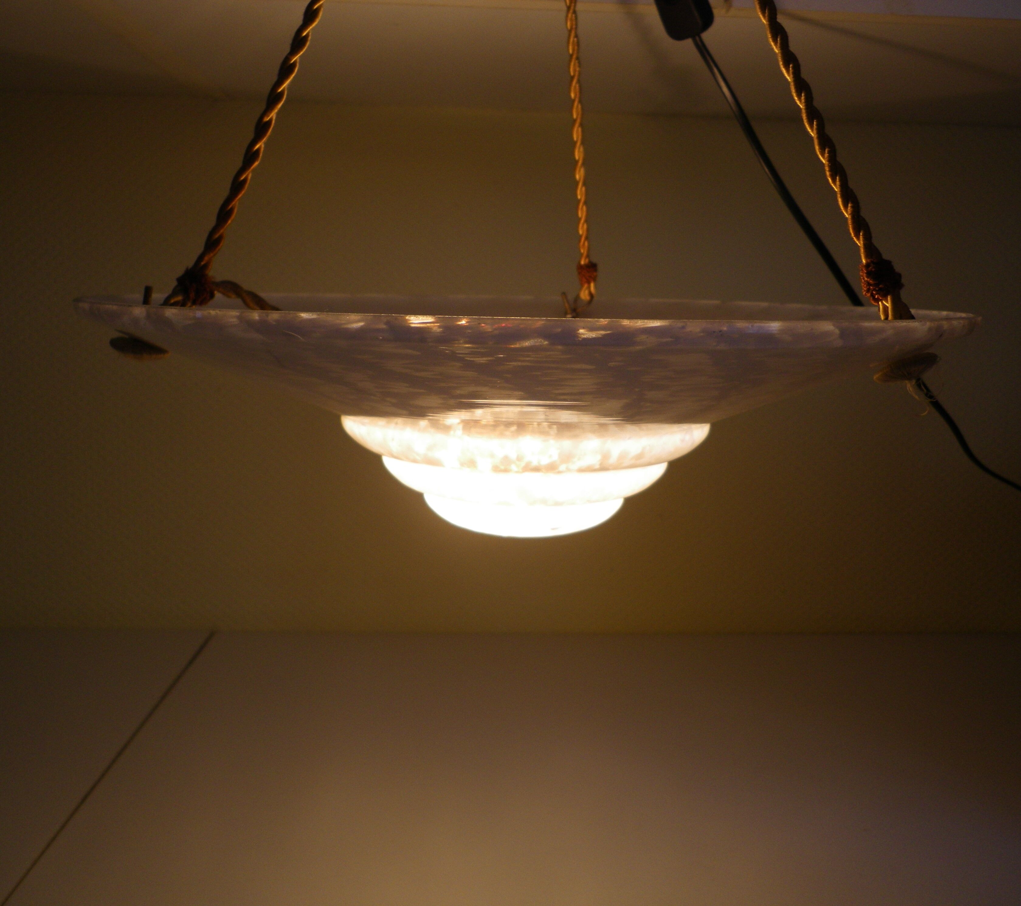 Suspension en opaline blanche  années 1940