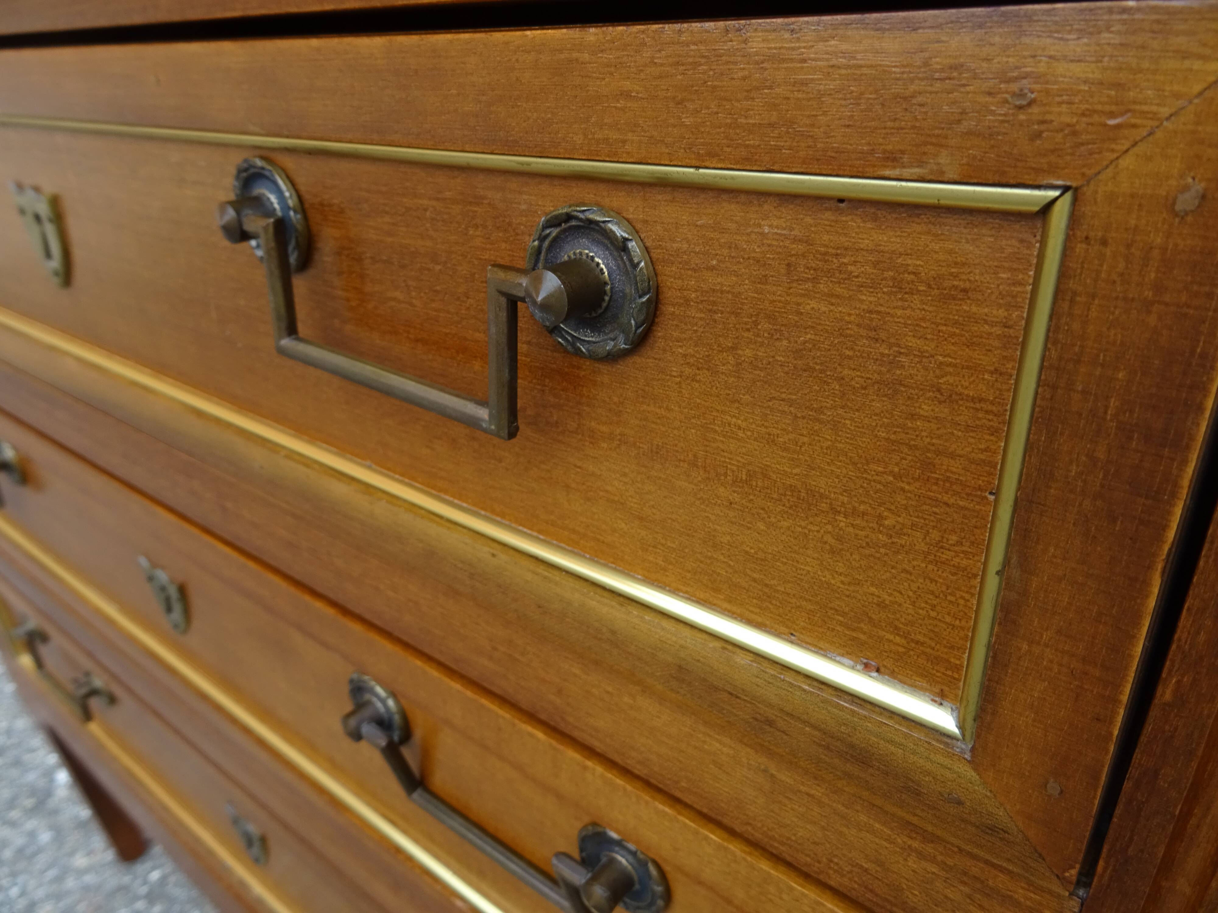 Commode de style directoire bois et laiton