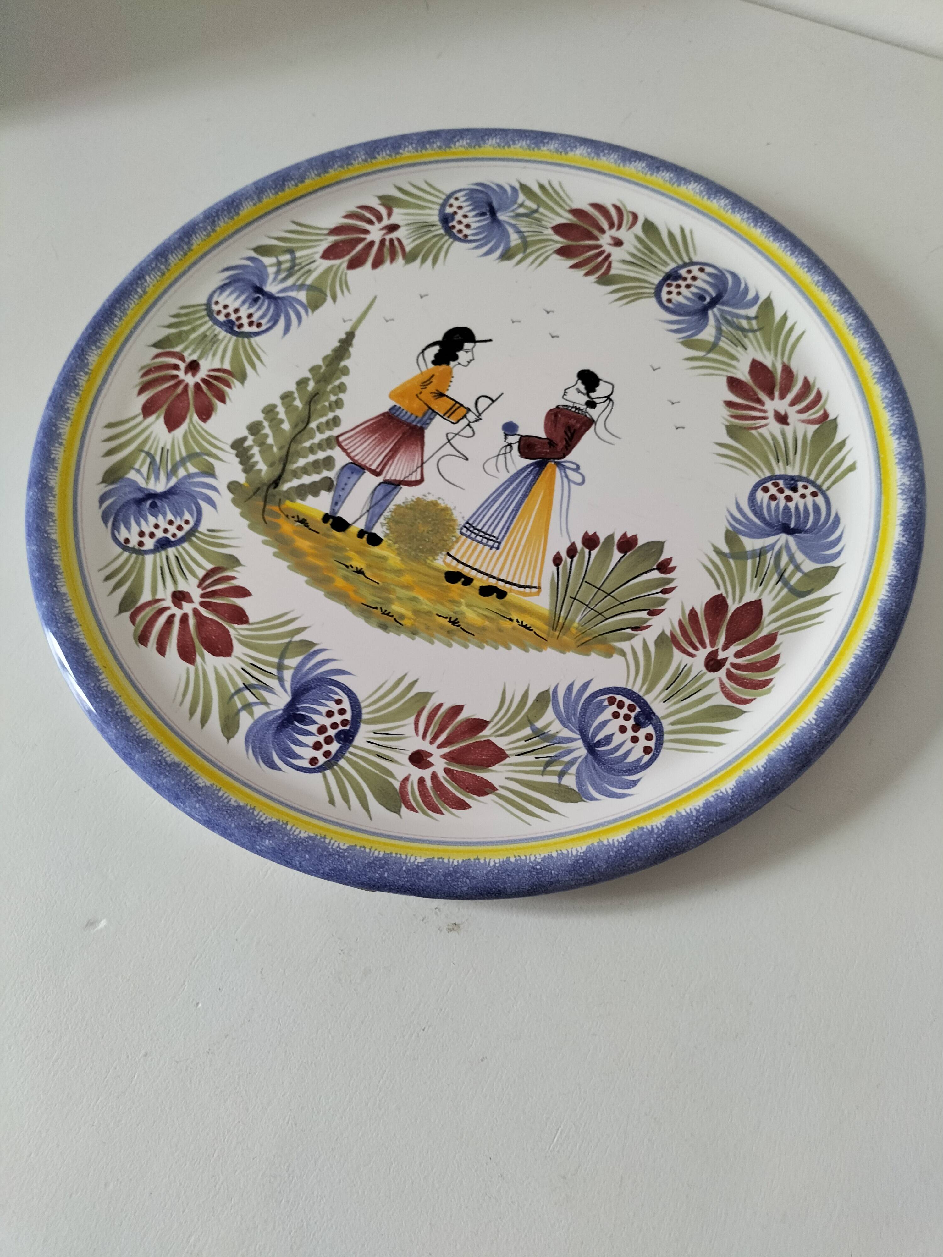 Large plate HB Henriot Quimper decor Tradition 32 cm