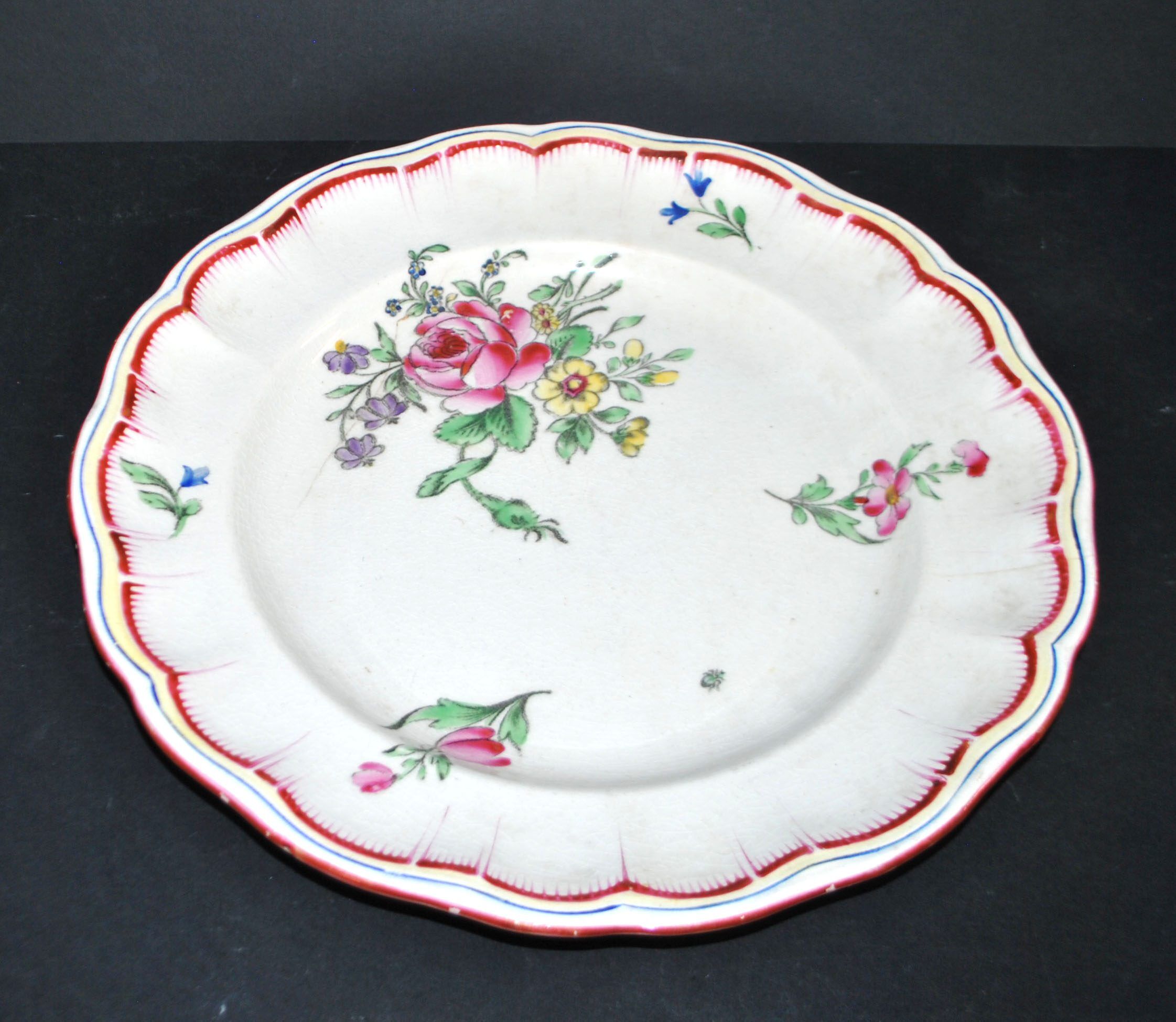 Assiette fleurie ancienne décor réverbère vieux Strasbourg en faïence KG Lunéville