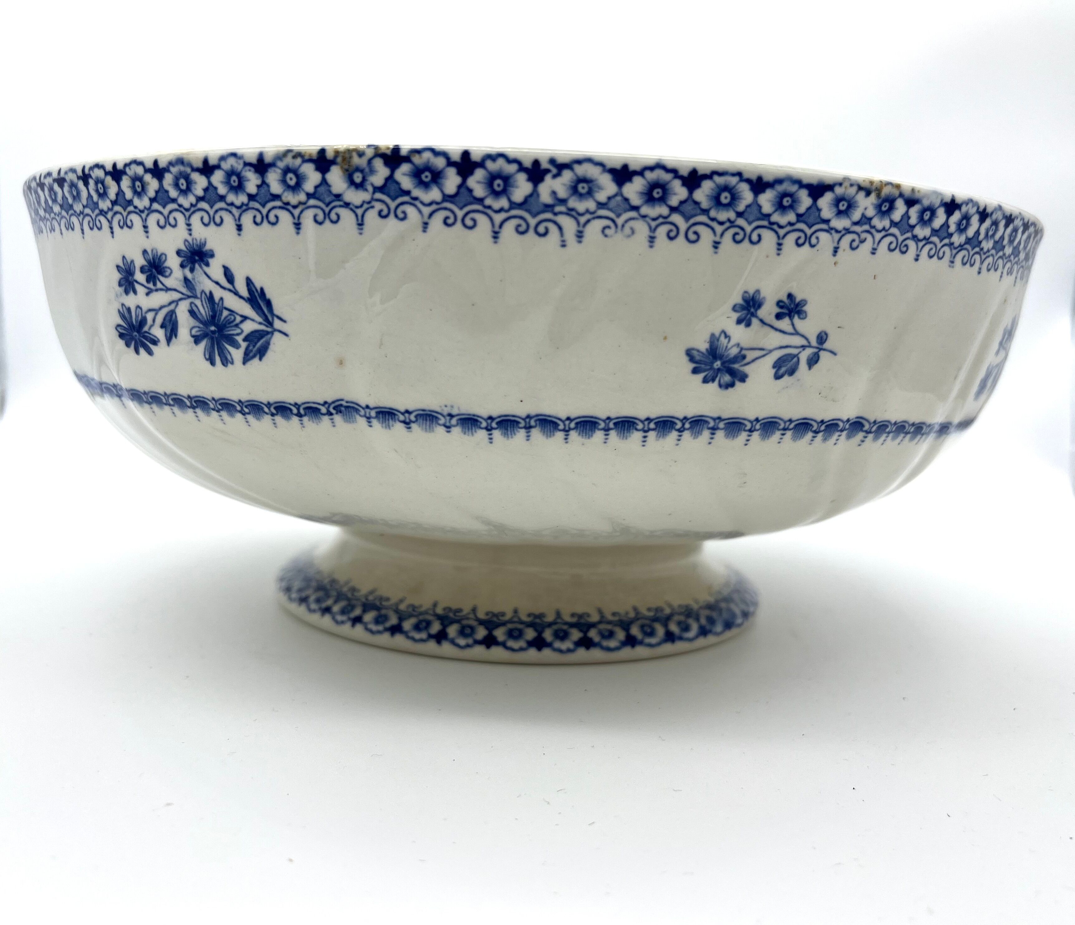 Old salad bowl on pedestal Boch Frères Astre