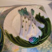 Two old asparagus plates in Salins barbotine
