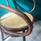Mundus chair in curved wood