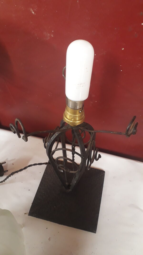 Lampe art nouveau art déco fer forgé pâte de verre Degué Era