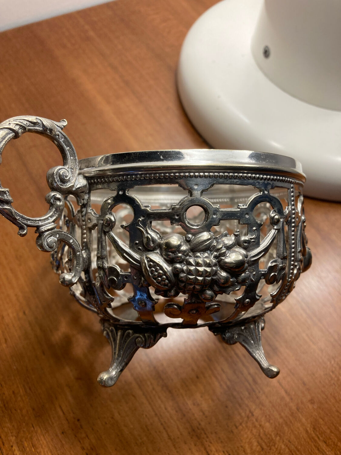 Sugar bowl, silver-plated bonbonnière, late 19th century.