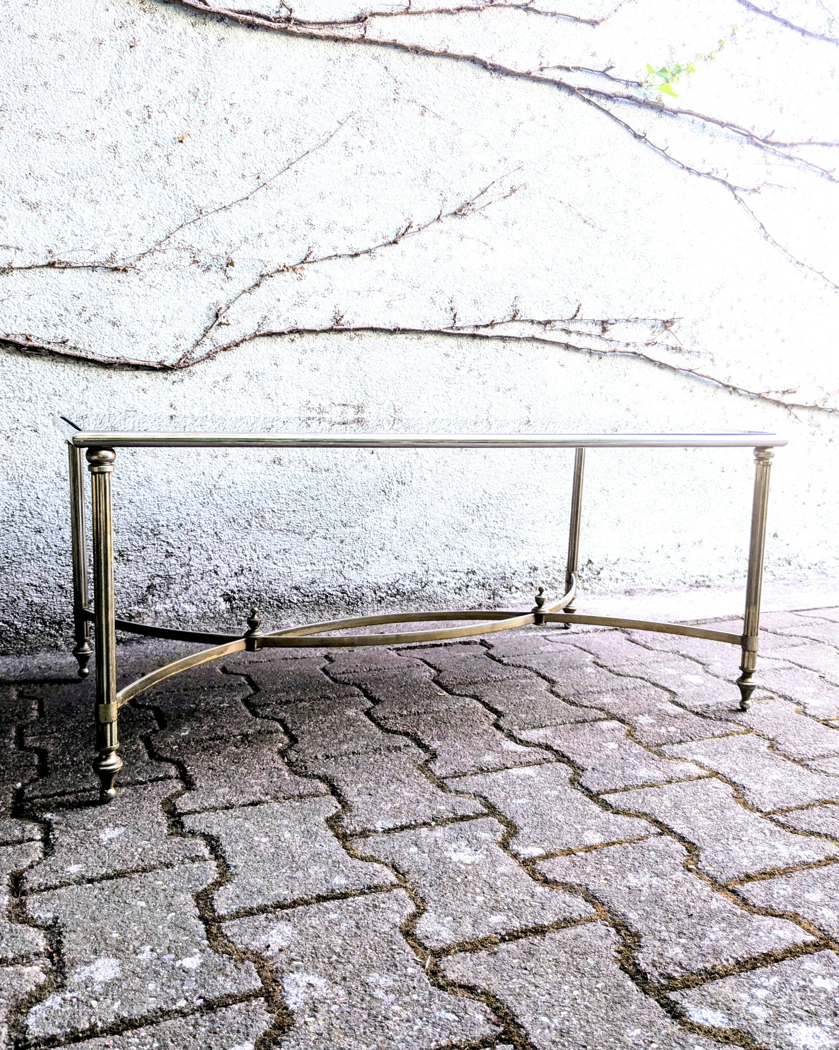 Table basse métal et verre fumé