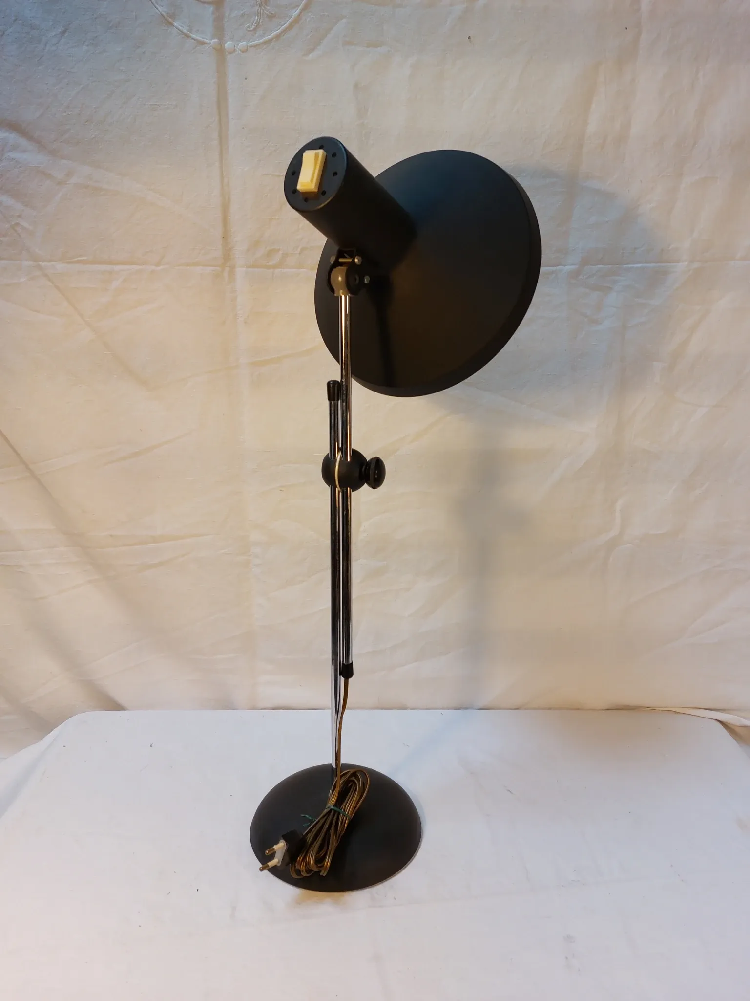 Vintage adjustable desk lamp in black metal and chrome, 1950s-70s.