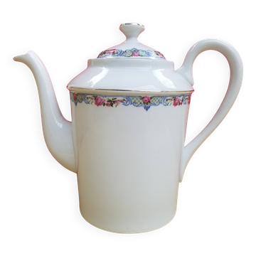 Cafetière ancienne en porcelaine
