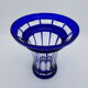 Vase en cristal taillé bleu cobalt
