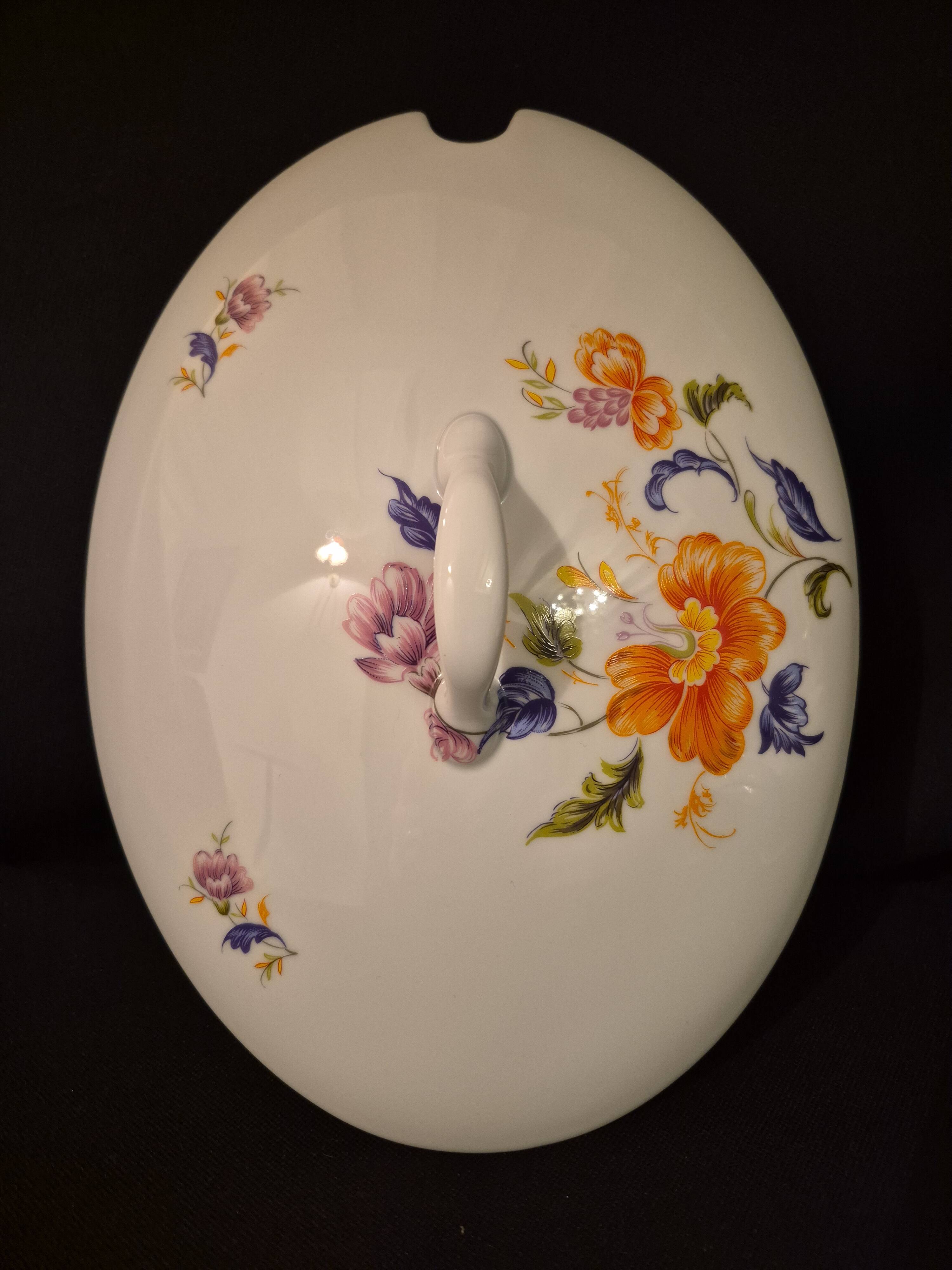 Oval soup tureen in Limoges porcelain, Salmon and Co (A525)