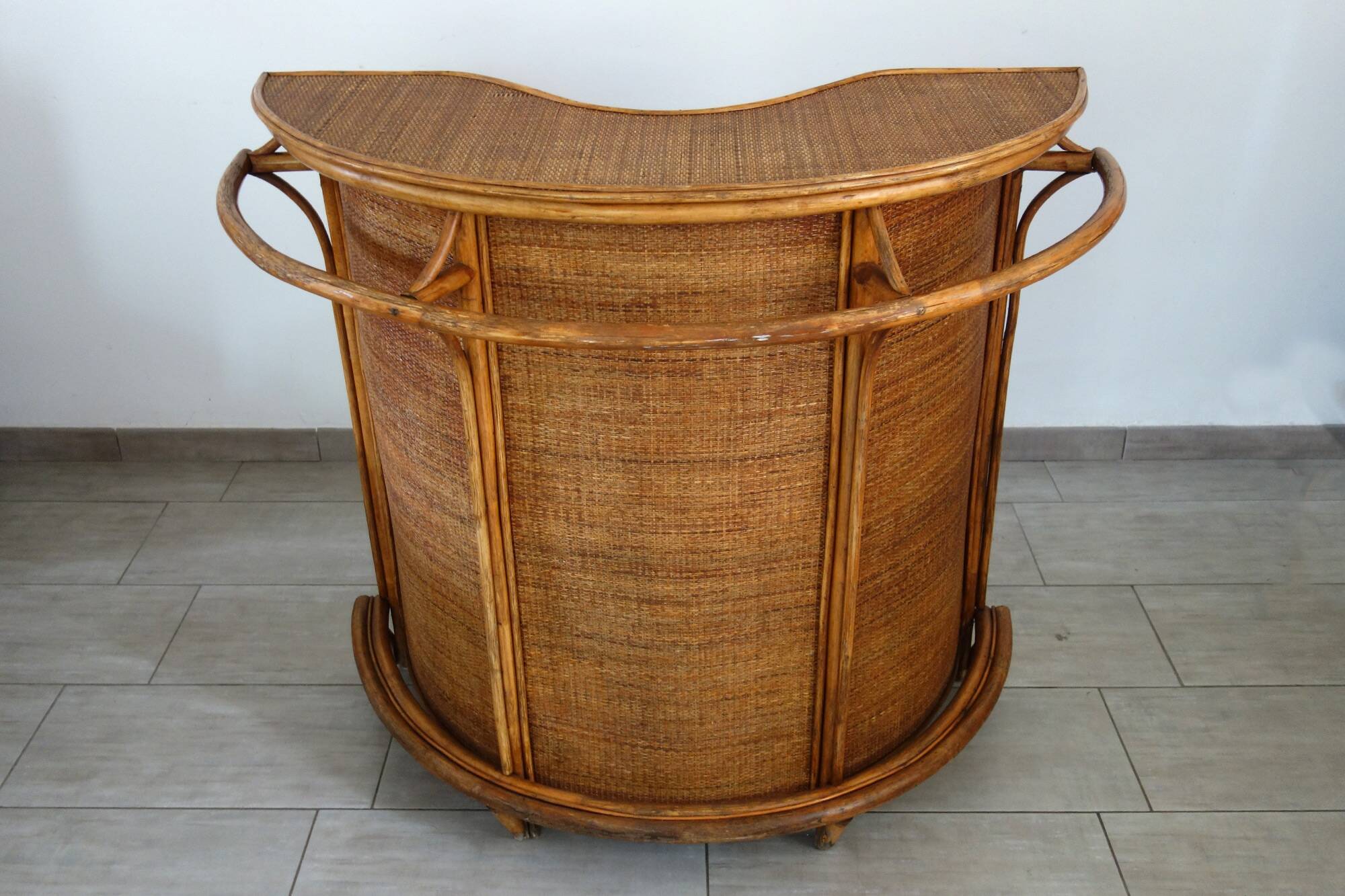 Vintage rattan bar