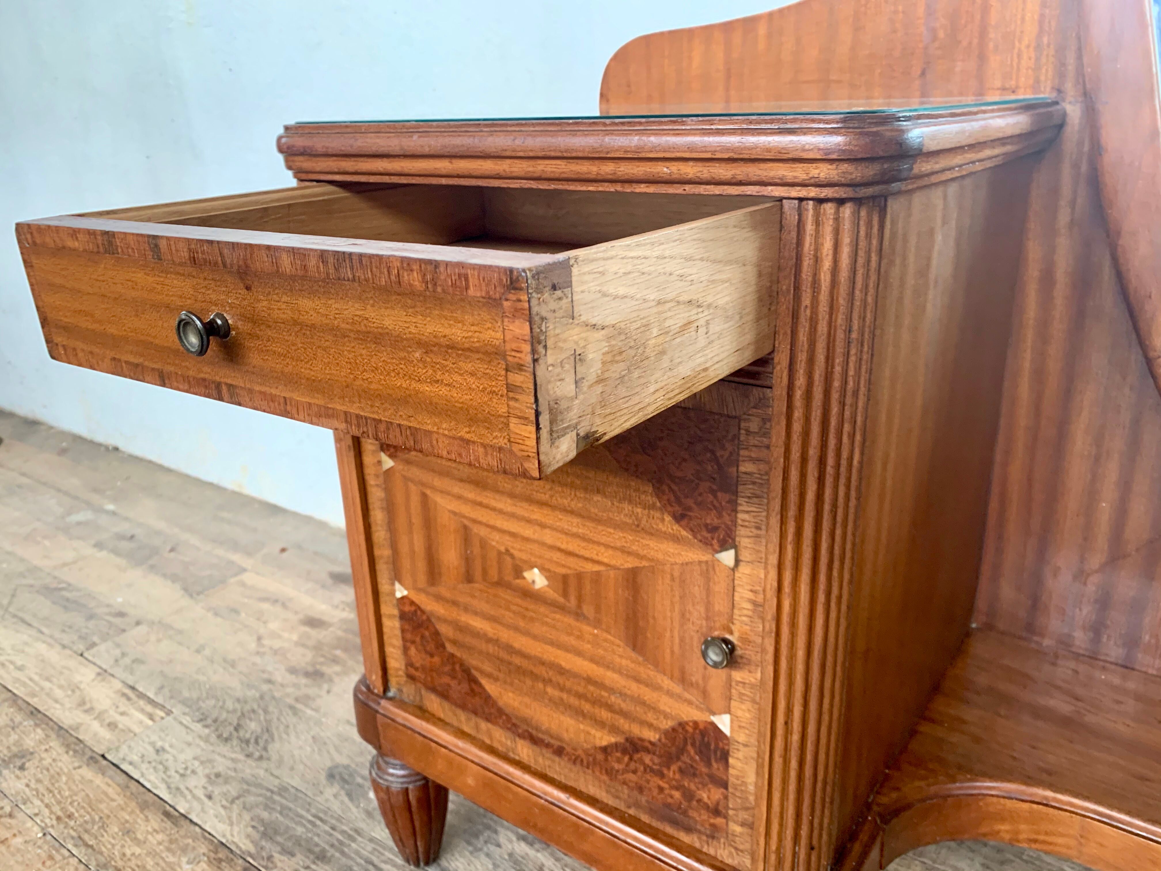 Hairdresser Art Deco styke from the early 20th century in mahogany with marquetry and mother-of-pear details