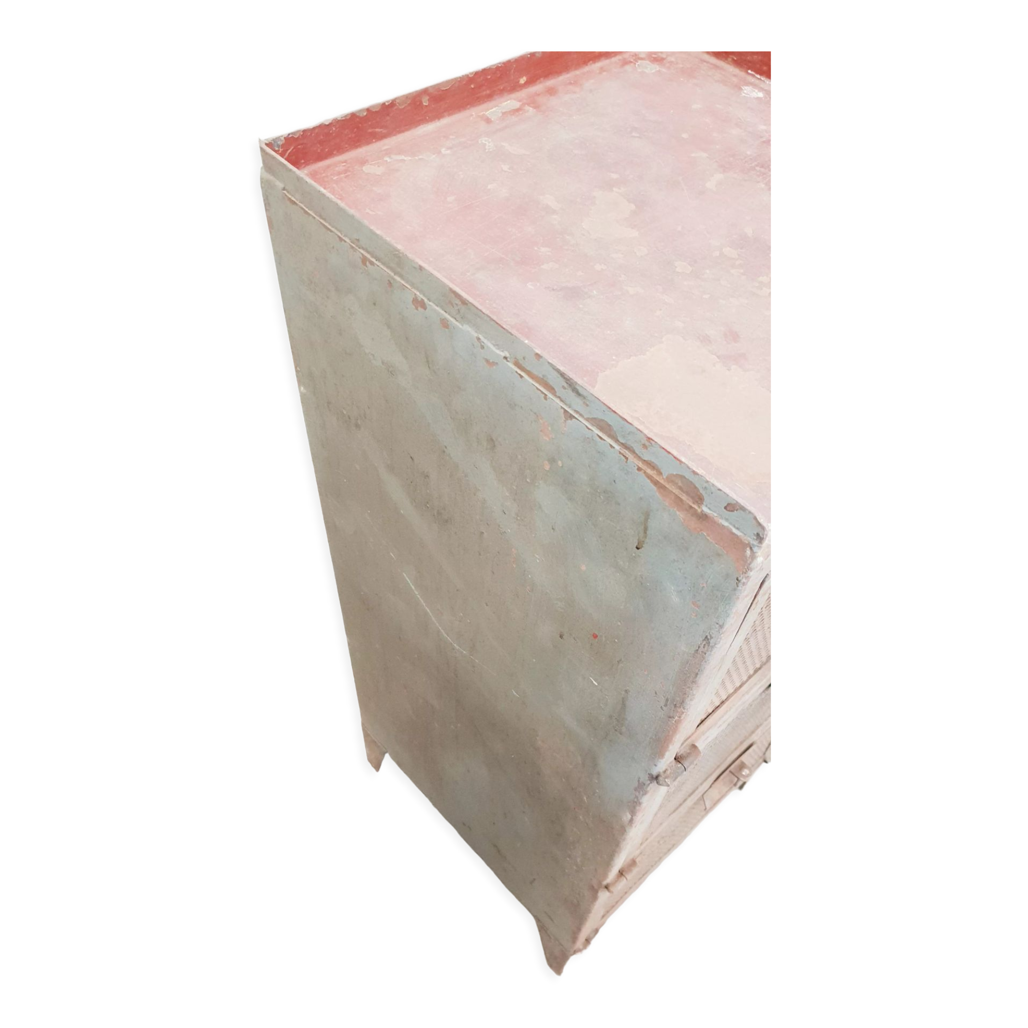 4 industrial workshop maids