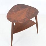 Rare mid-century walnut side table / coffee table with shelf by Jørgen Aakjær Jørgensen for Møbelintarsia / Danish modern design / 1960s