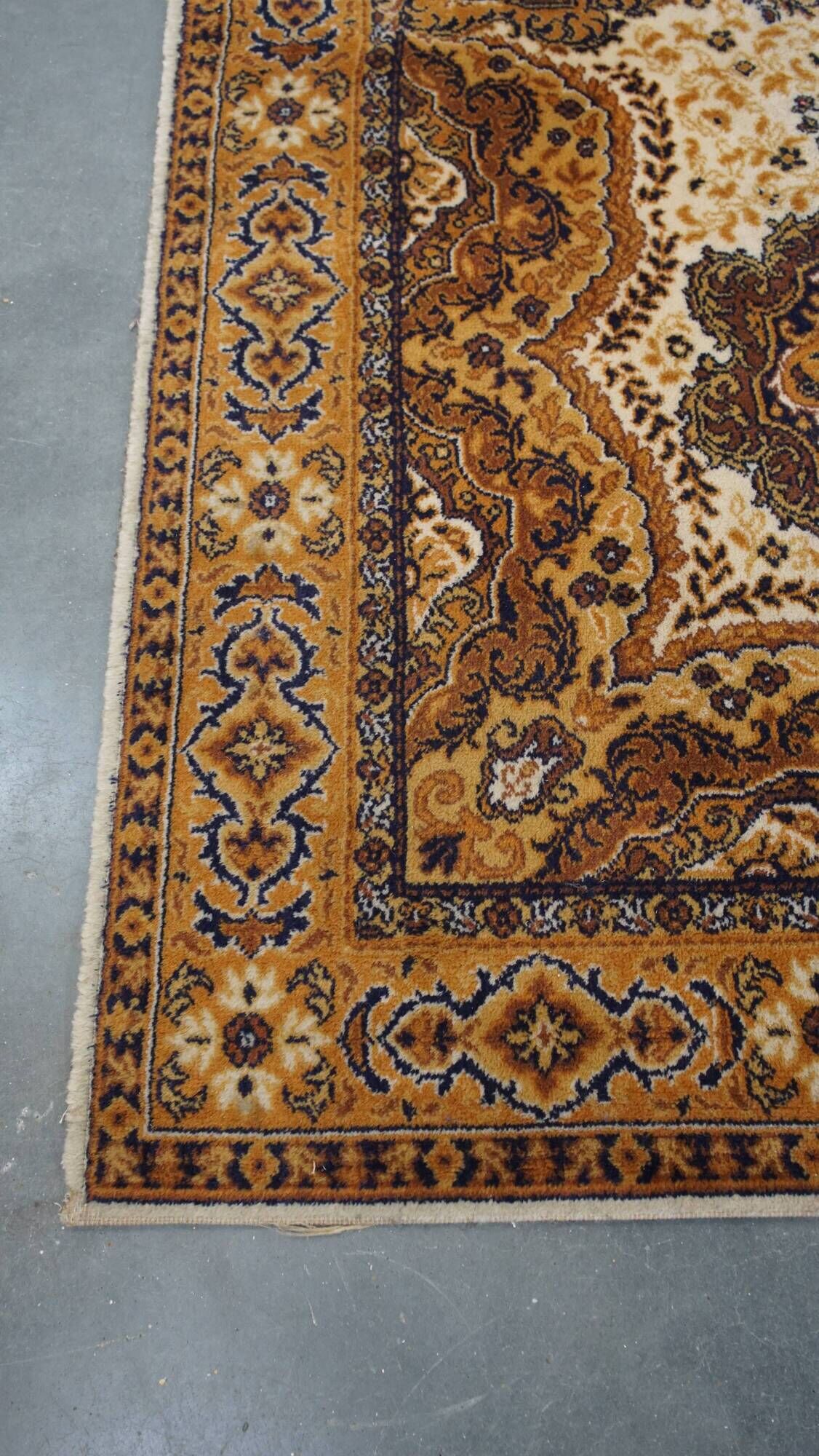 Rug in Predominantly Brown and Yellow Tones – 235x170 cm