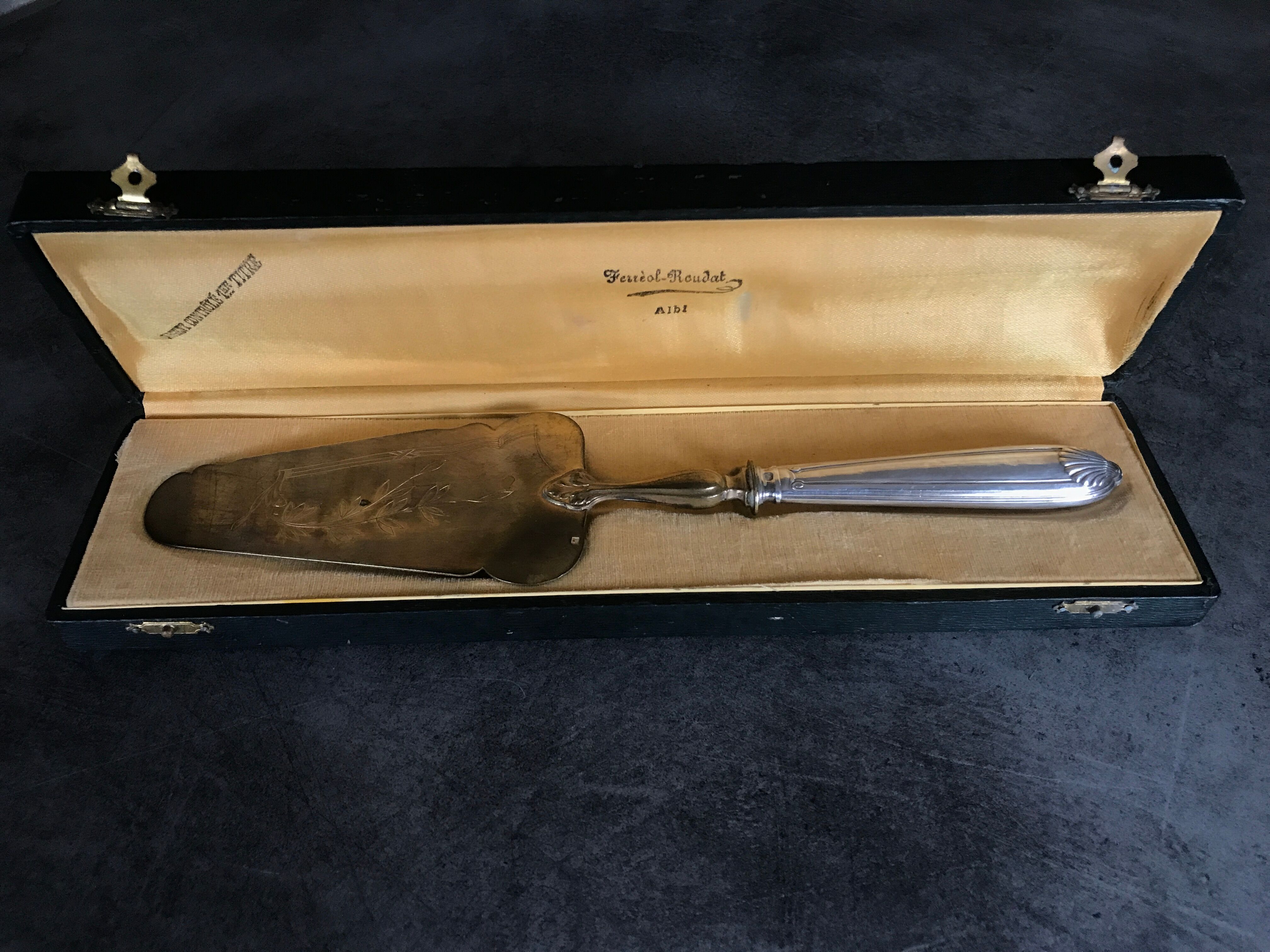 ANTIQUE SILVER PIE AND GOLDEN METAL SHOVEL in FÉRRÉOL-Boudat BOX
