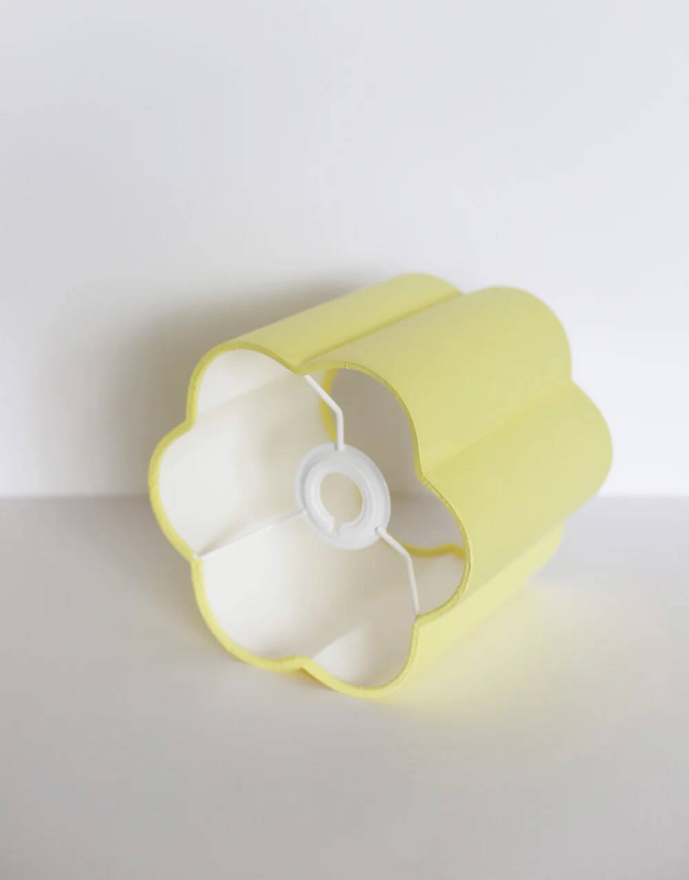 Plain flower-shaped lampshade Flora "Chick Yellow"